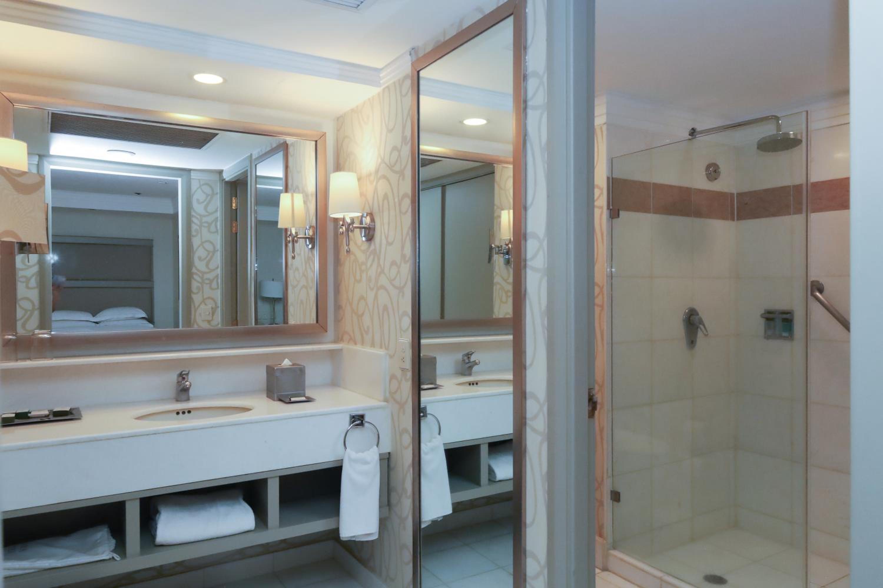 Queen Suite photo 2
