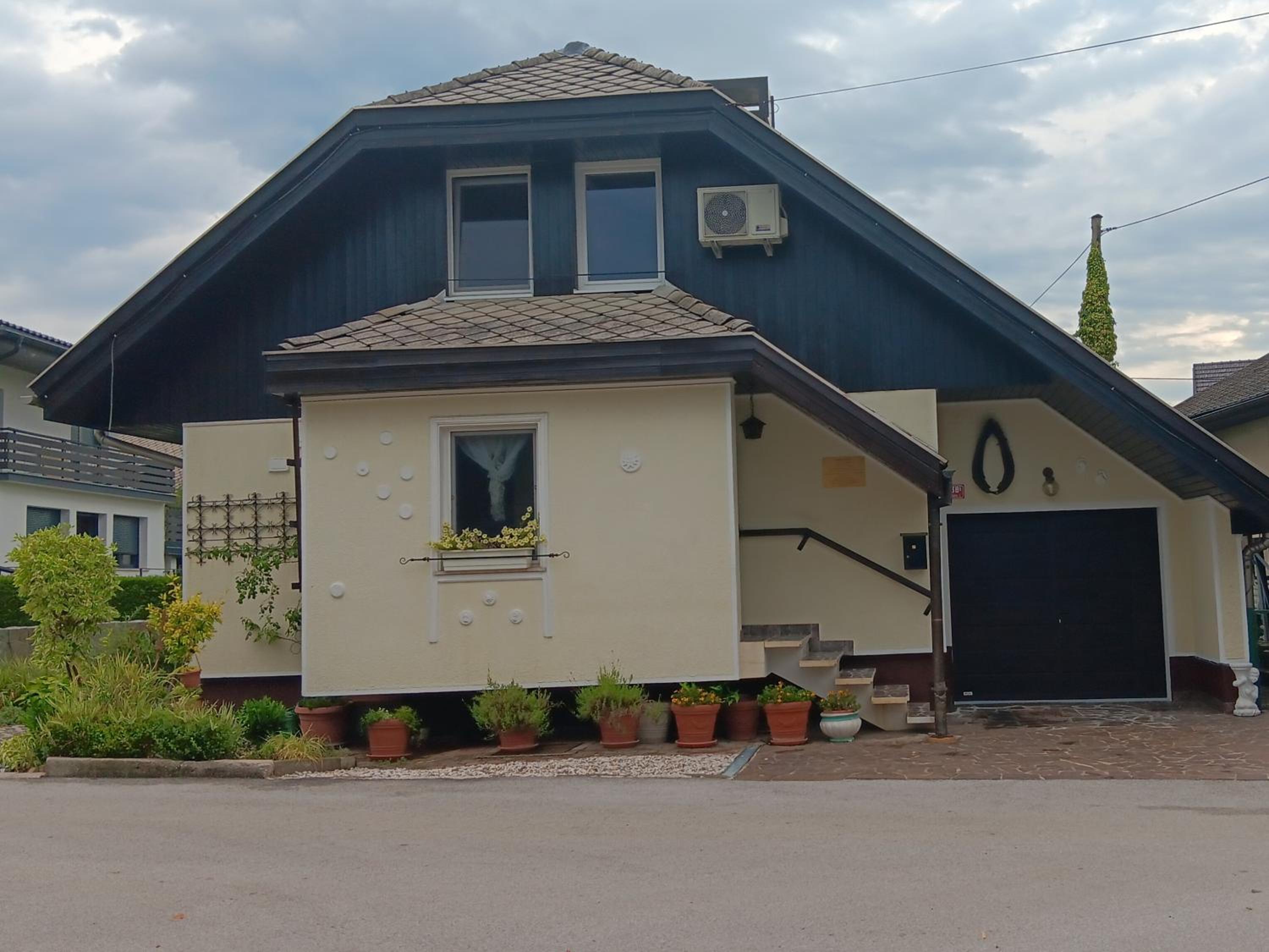 Three-Bedroom House photo 3