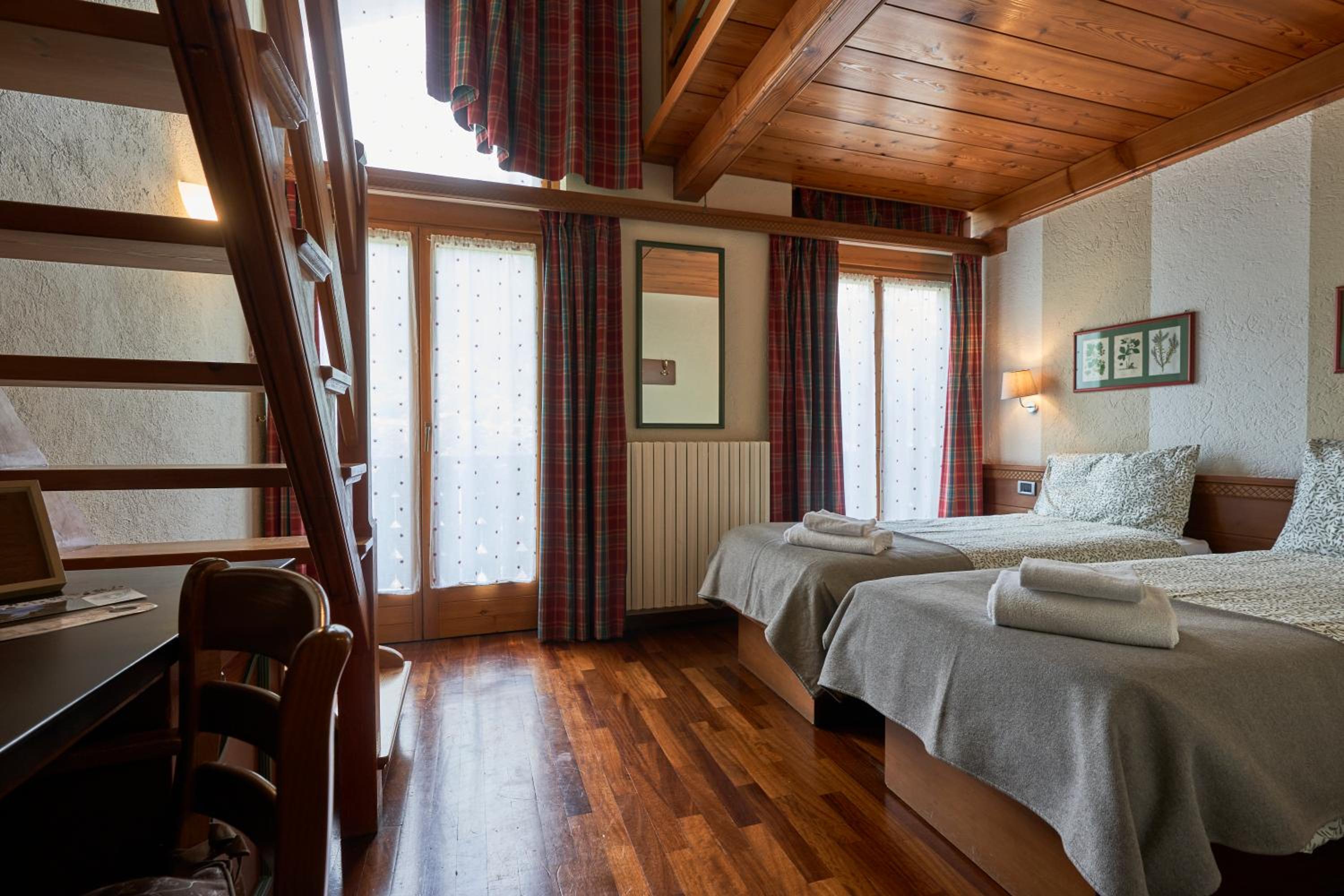 Quadruple Room - Photo 4