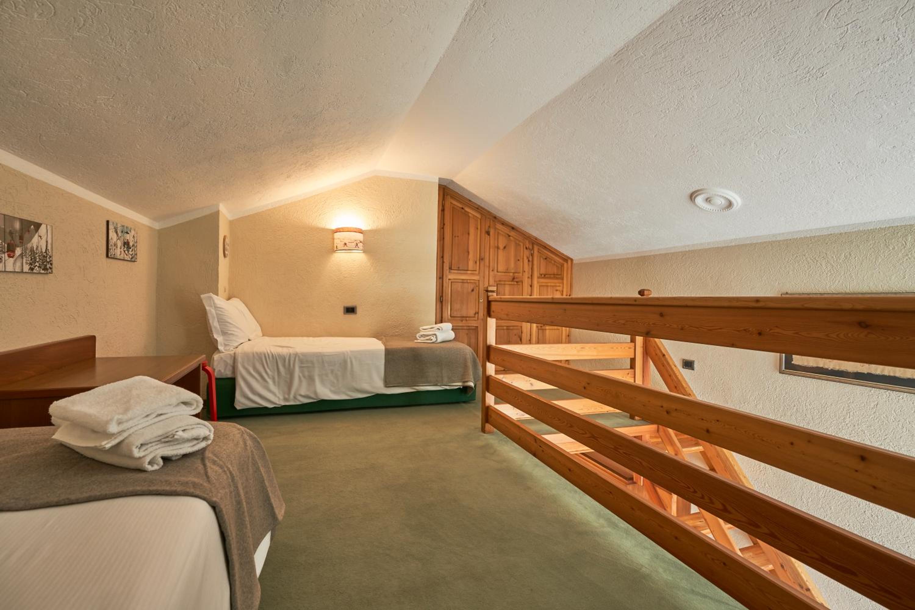 Quadruple Room - Photo 23