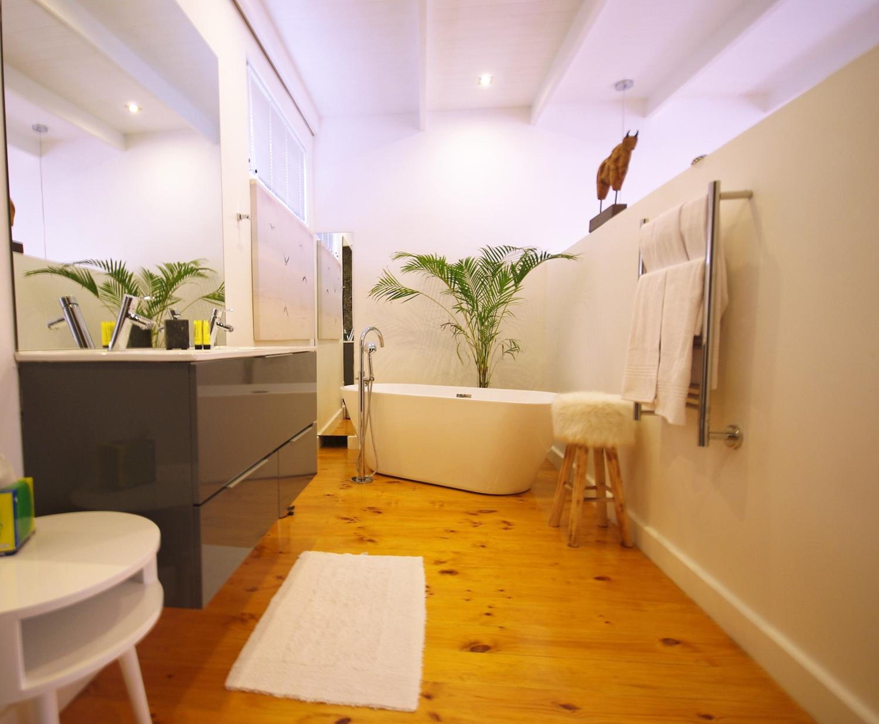 Large Luxury Double or Twin Room - Photo 4