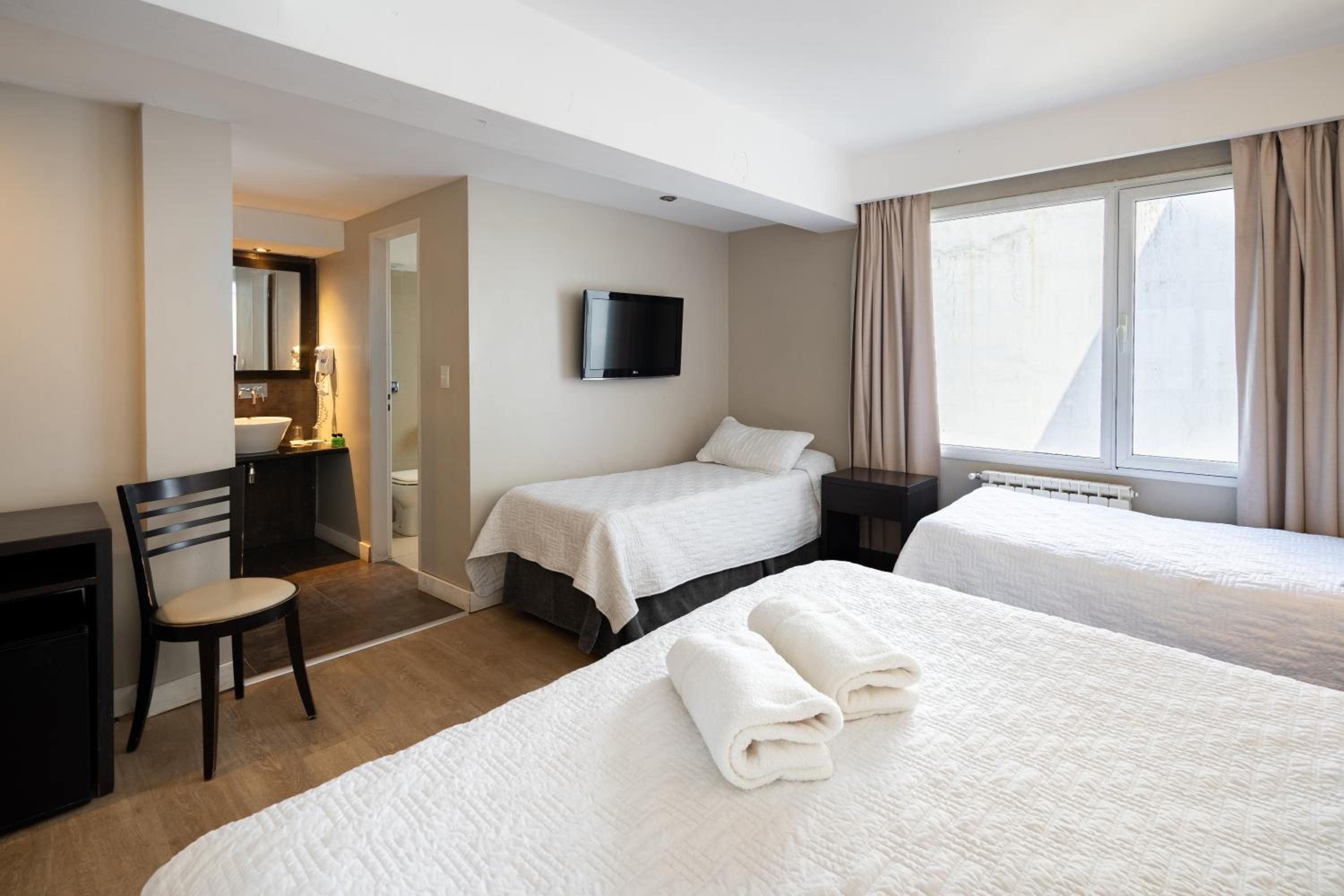 Economy Quadruple Room photo 3