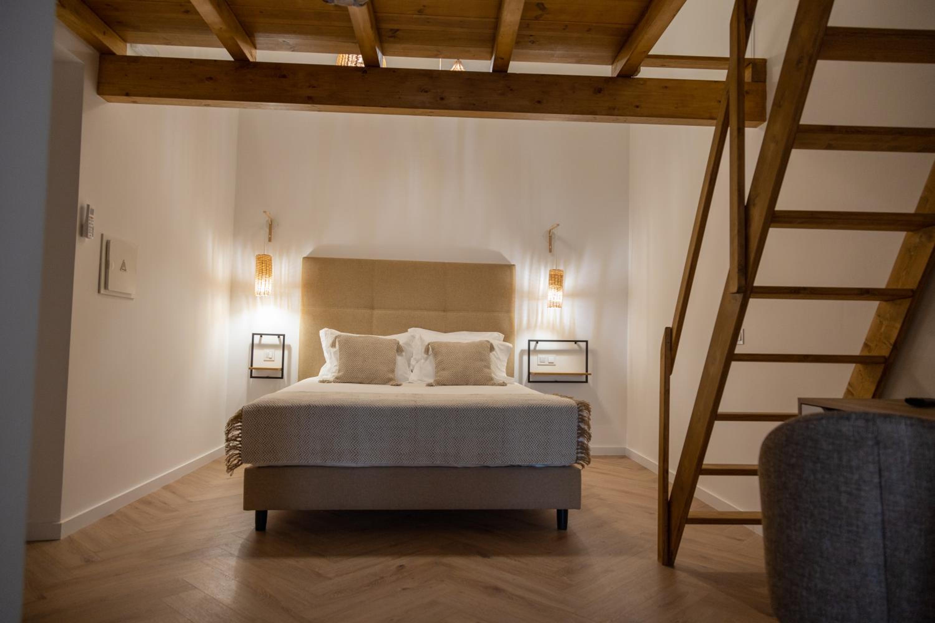 Suite - Photo 9