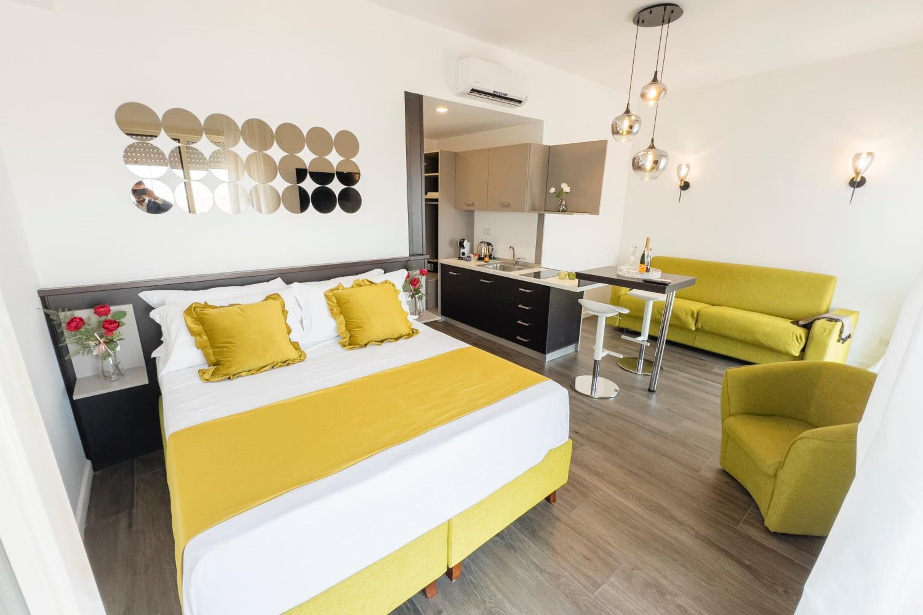 Deluxe Double Room with Balcony and Sea View