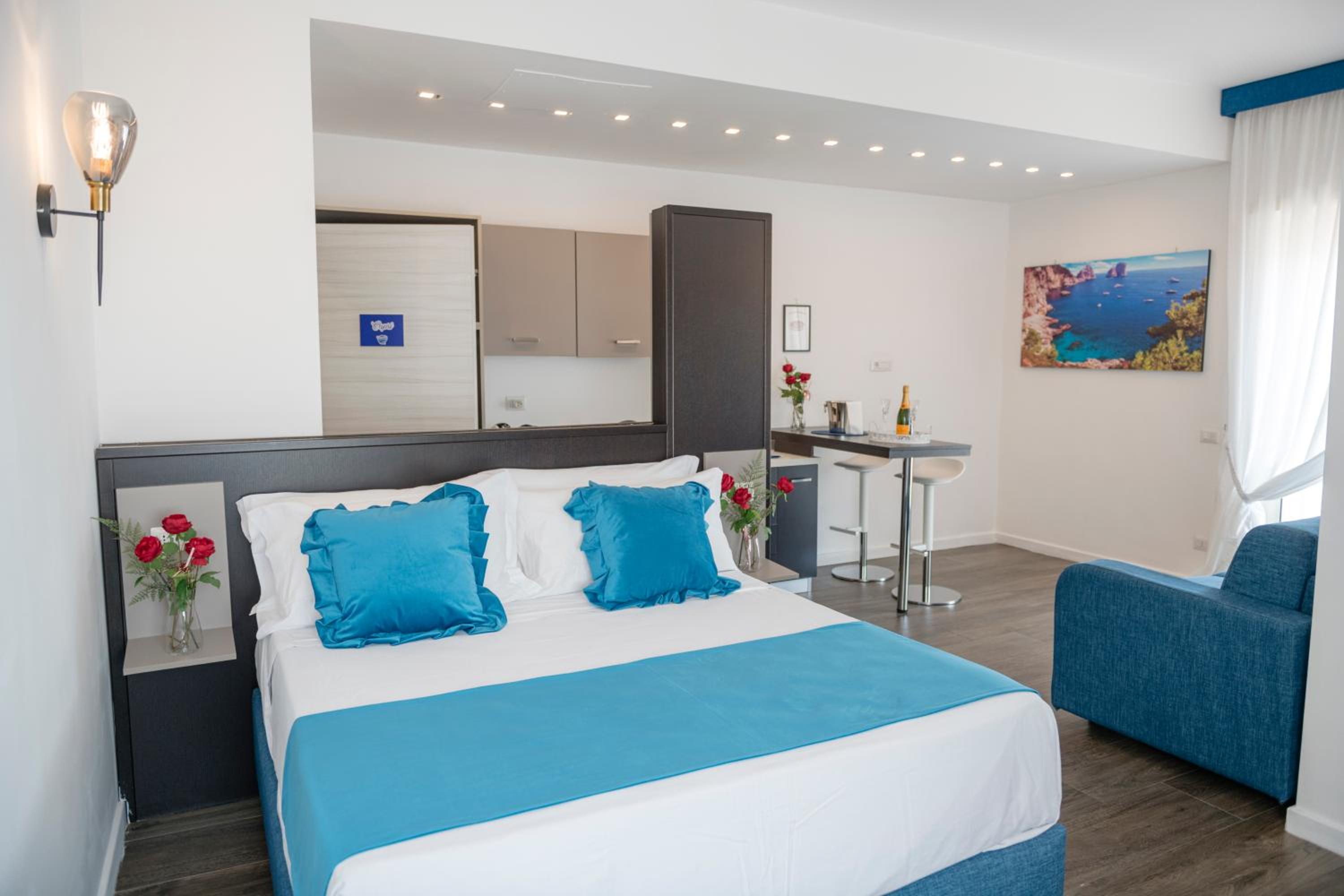 Deluxe Double Room with Balcony and Sea View