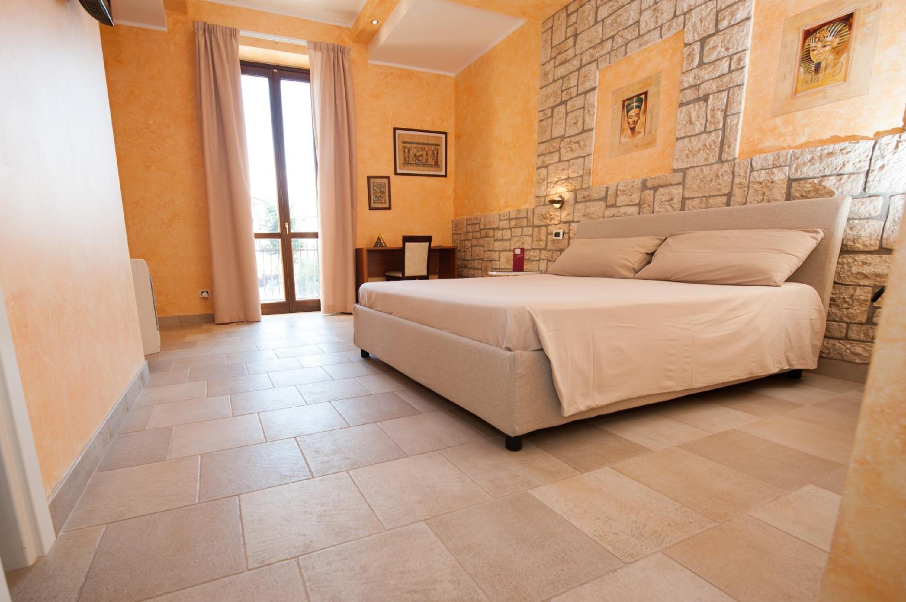 Large Double Room photo 2