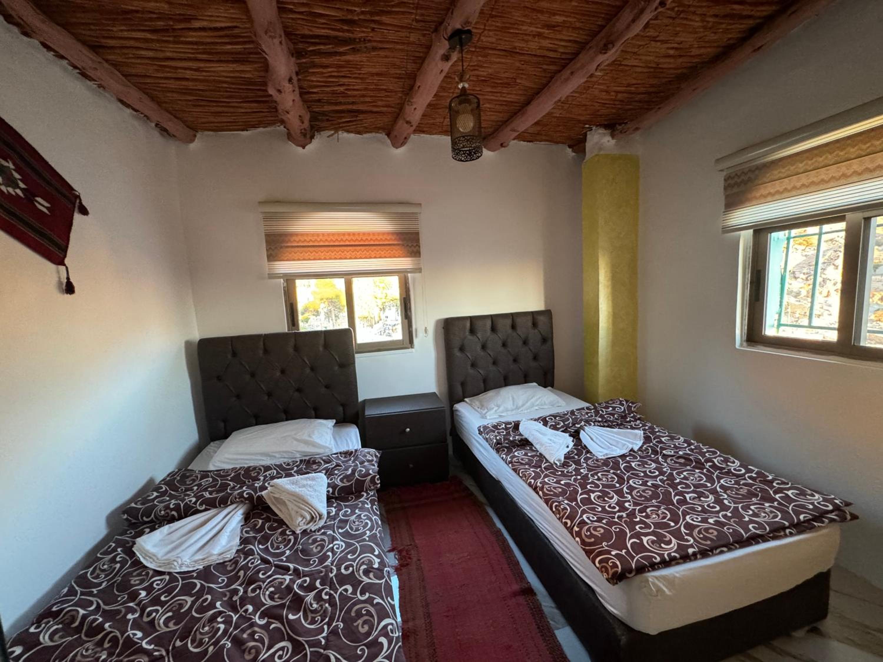 Economy Twin Room photo 1