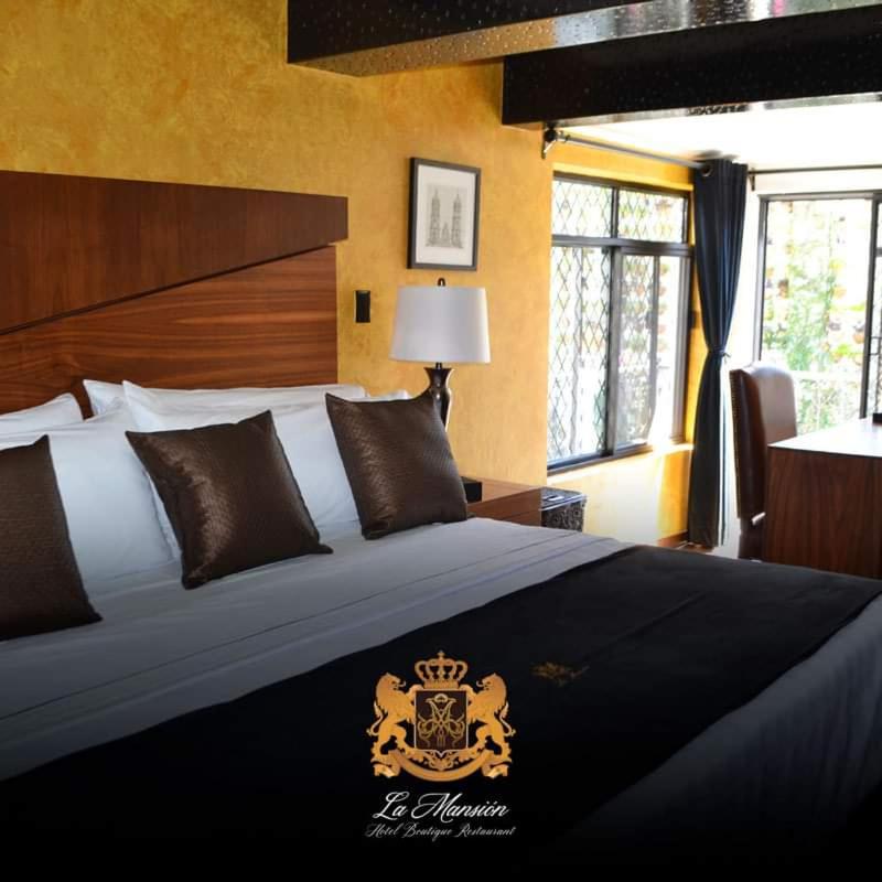 Queen Room with Pool View