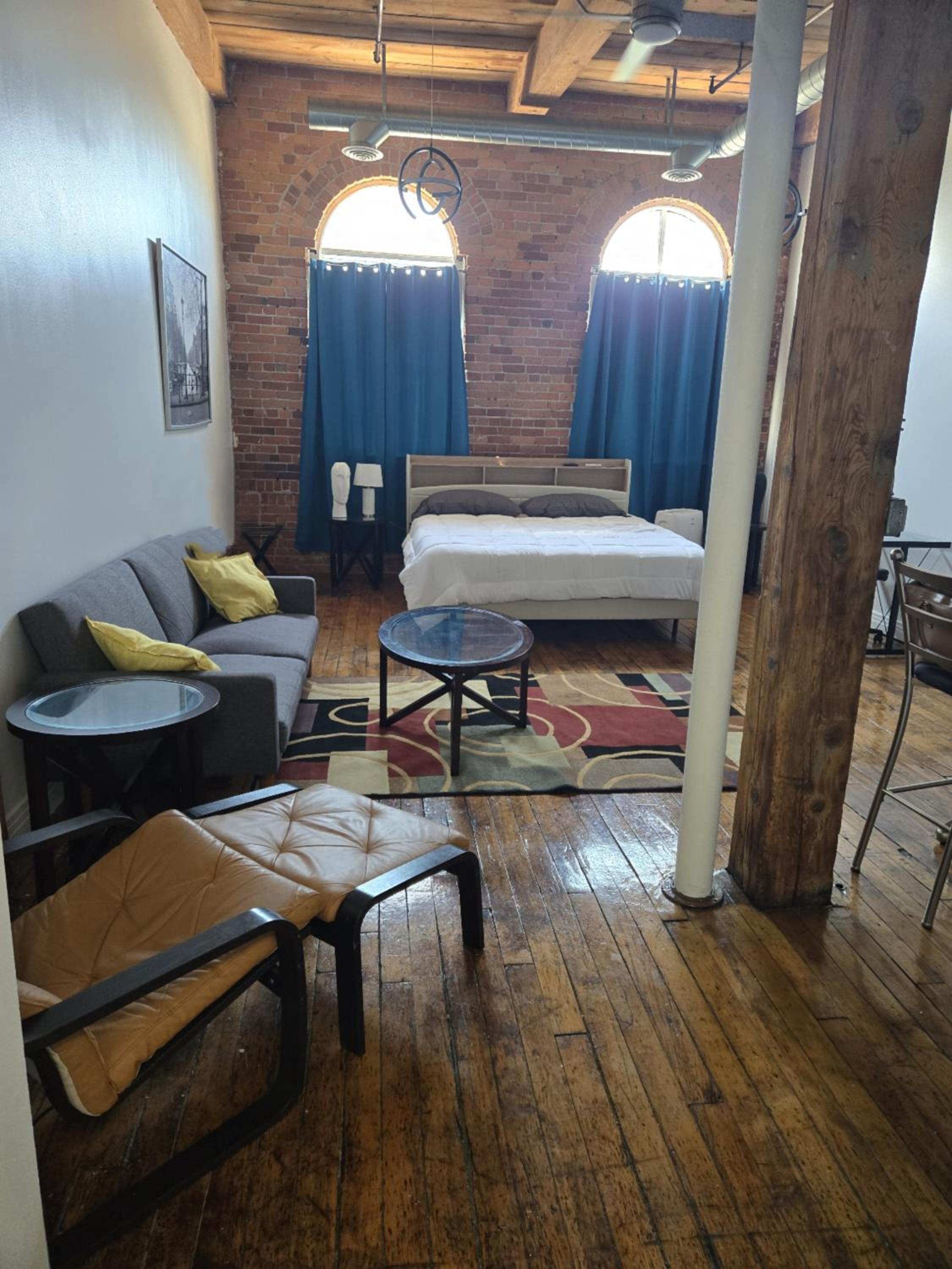 One-Bedroom Apartment photo 1