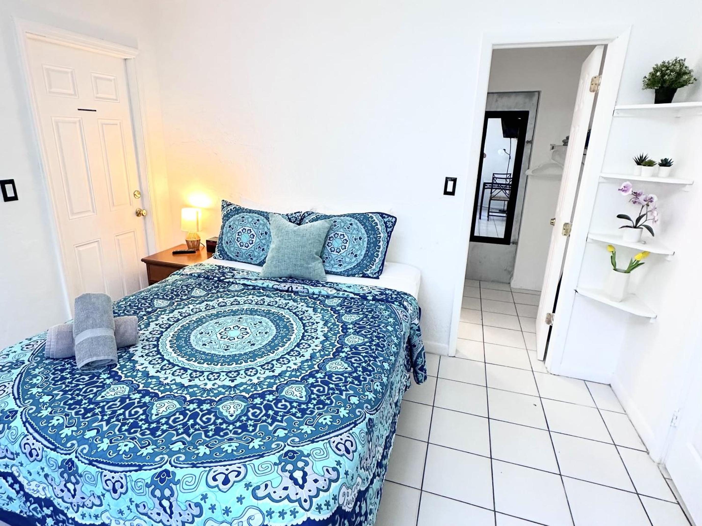 One-Bedroom Condo photo 2