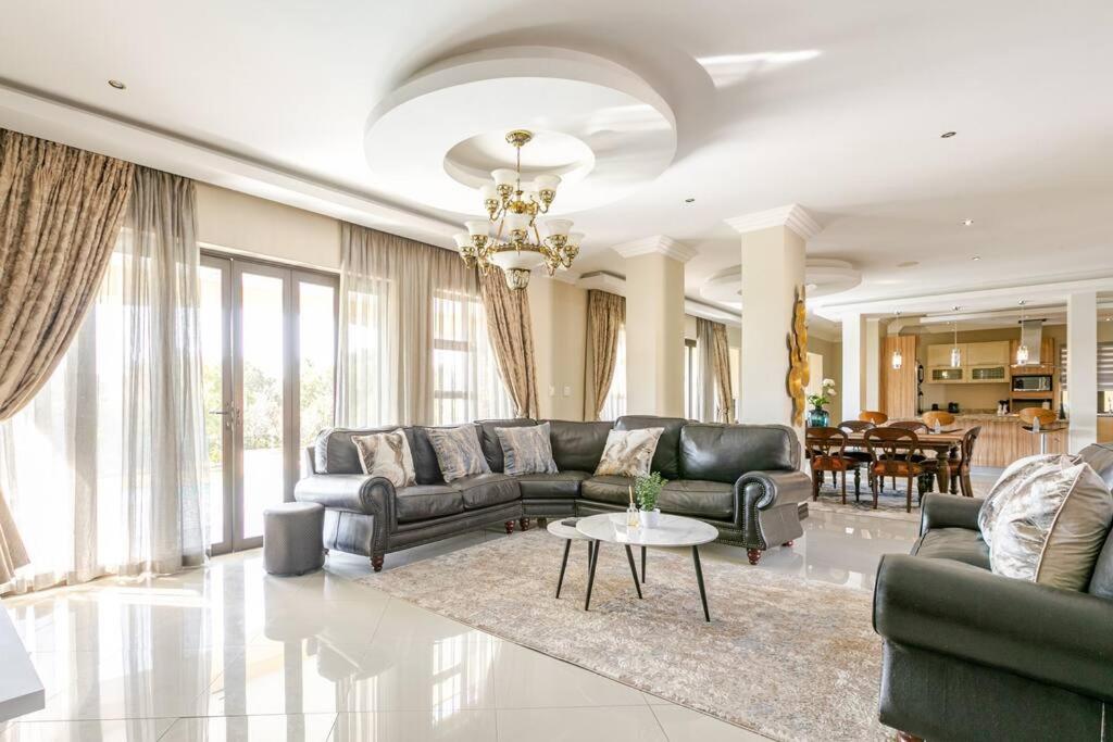Villa photo 1