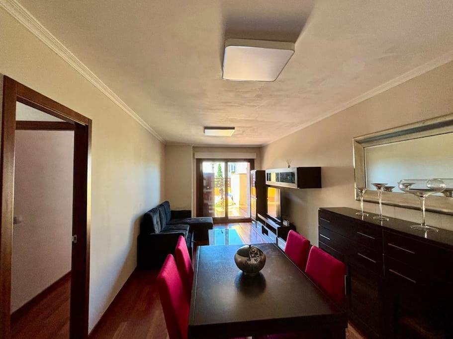 Apartamento de Dos Habitaciones con Terraza