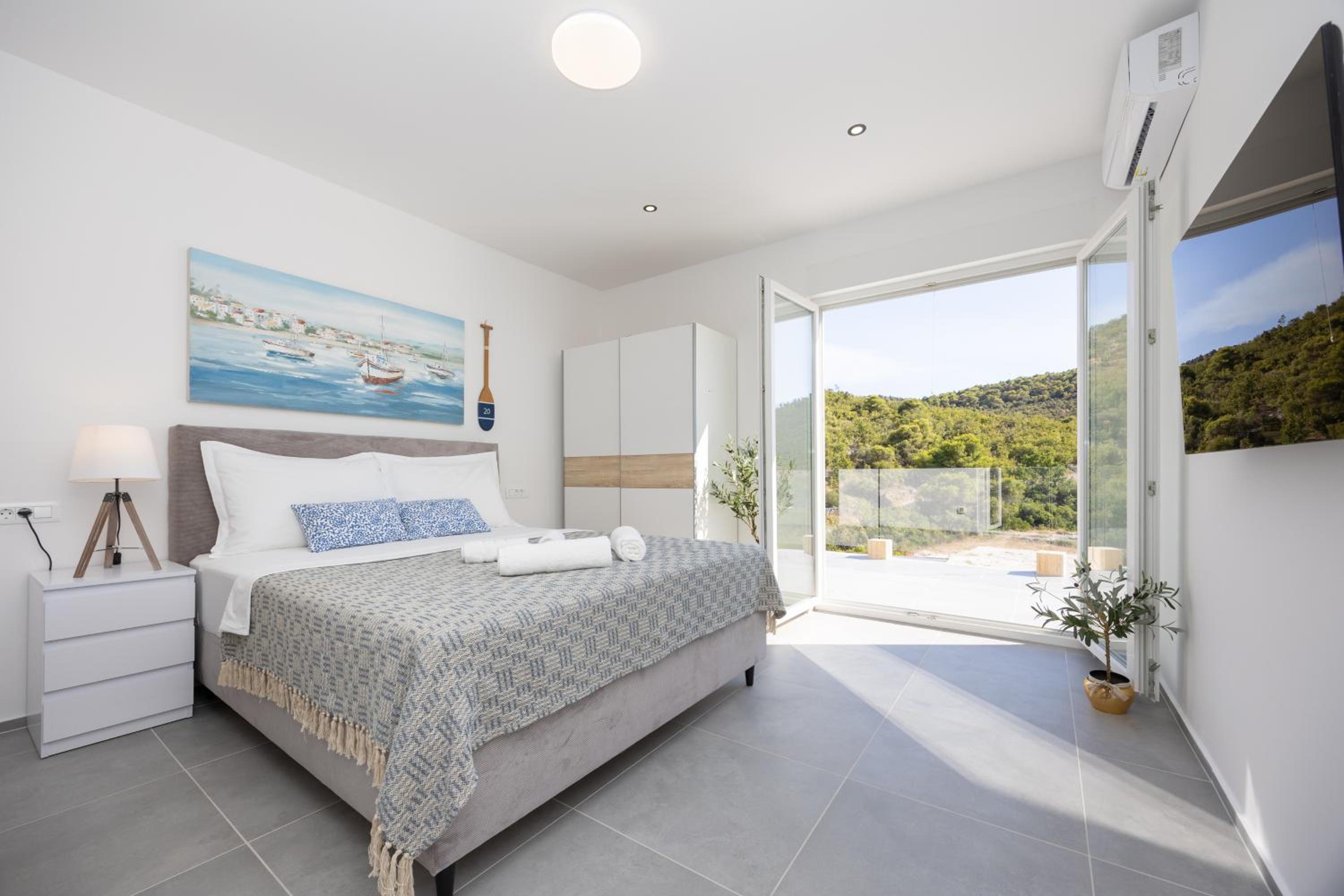 Three-Bedroom Villa photo 3