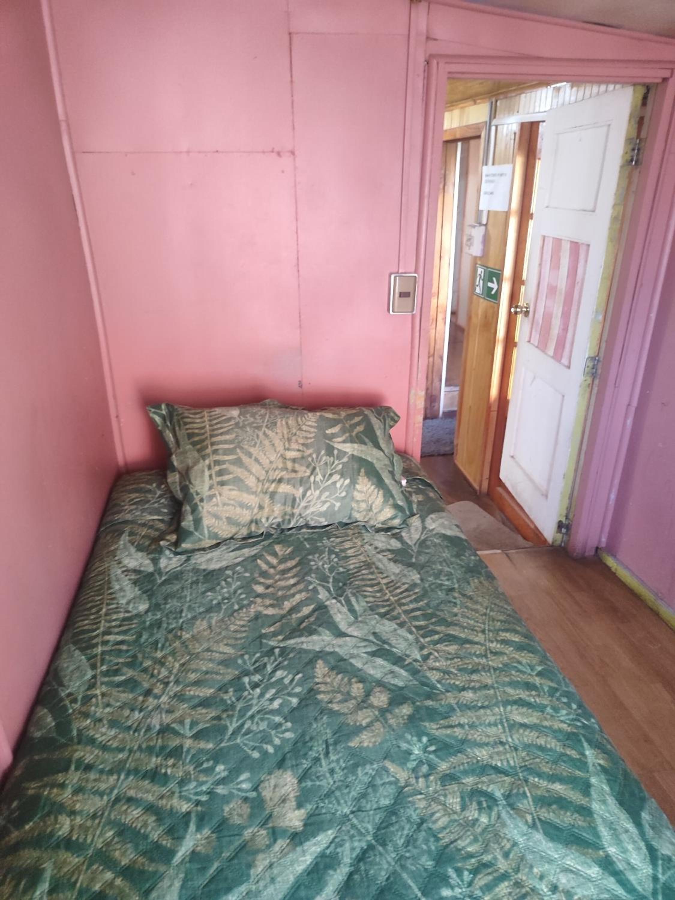 Single Room With Shared Bathroom photo 3