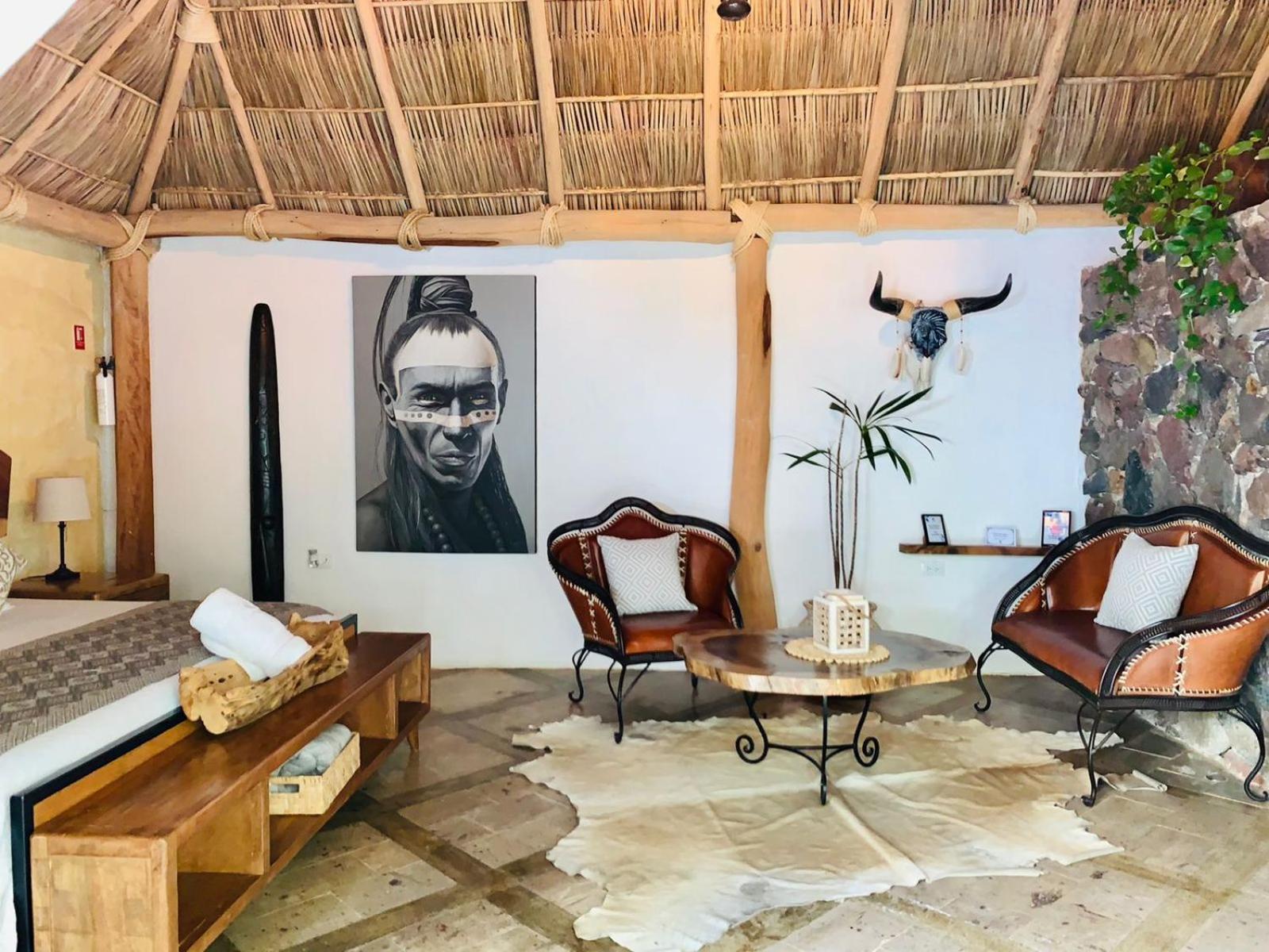 Deluxe King Suite - Photo 14