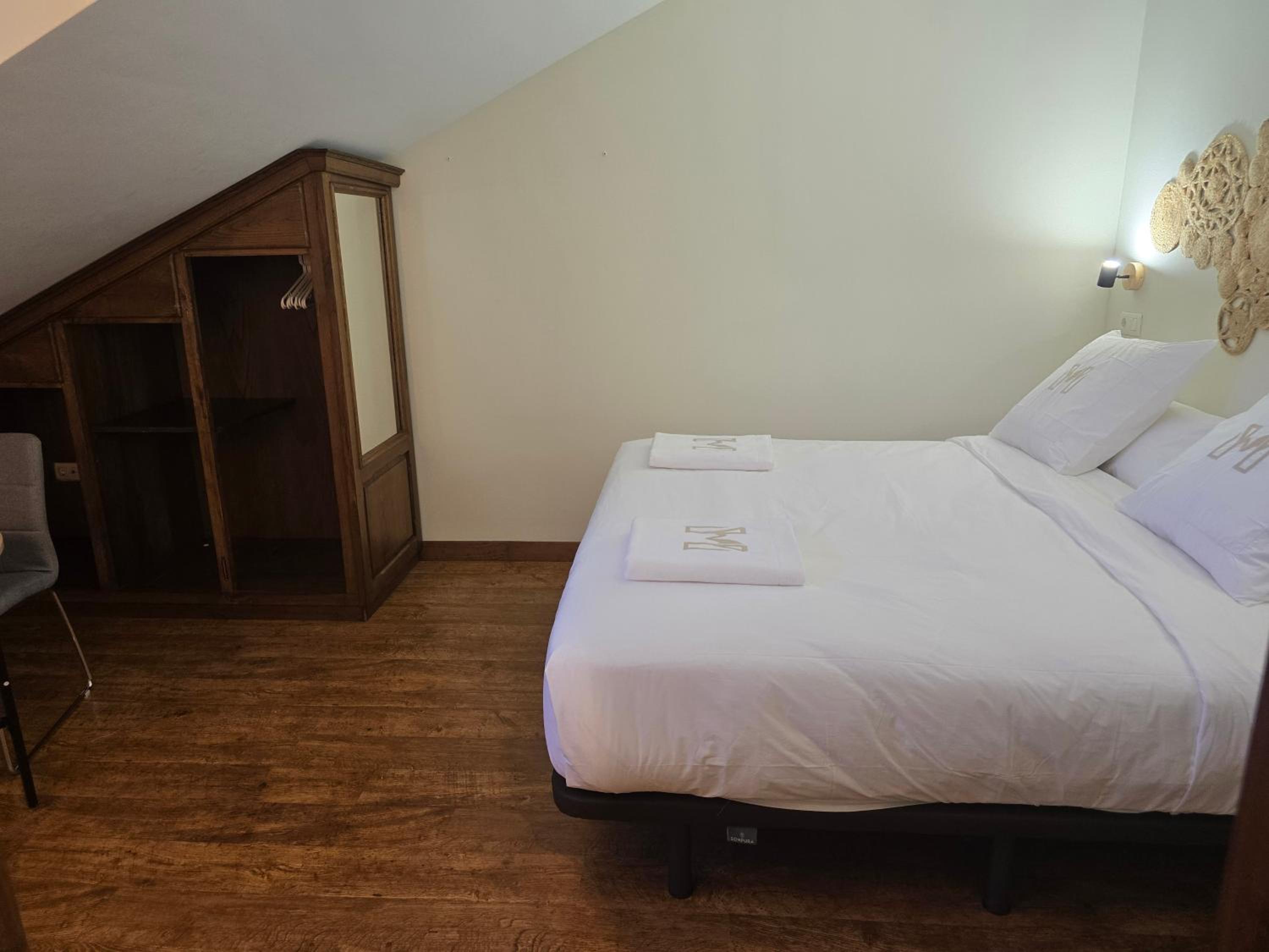 Deluxe Double Room with Extra Bed photo 2