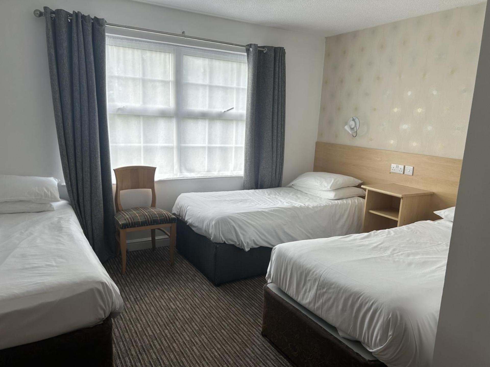 Twin Room - Photo 5