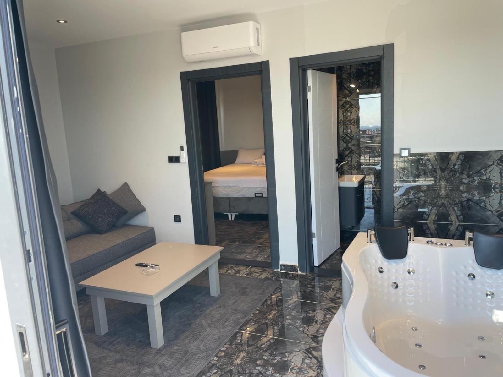 Deluxe Suite with Spa Bath photo 1