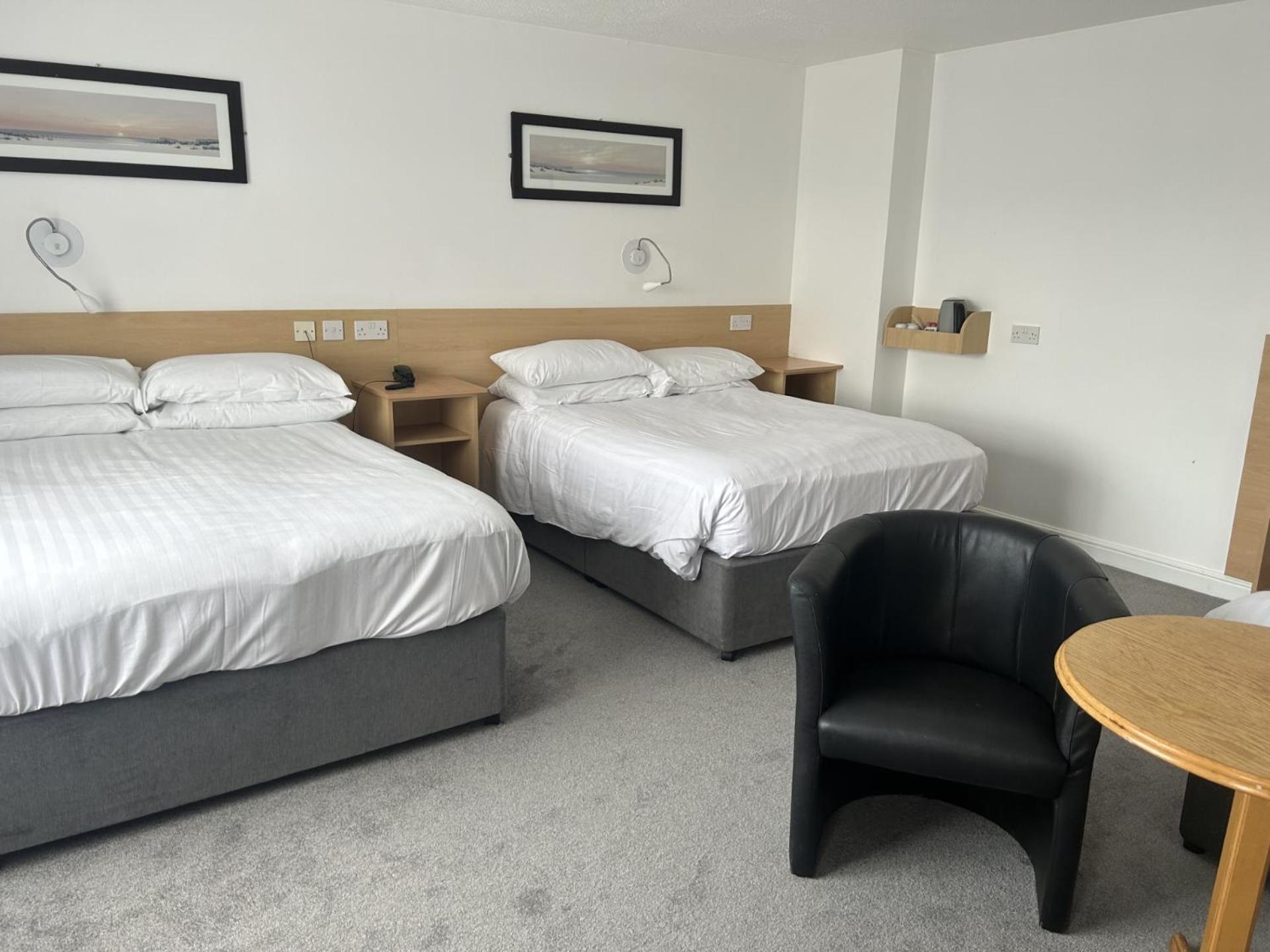 Twin Room - Photo 2