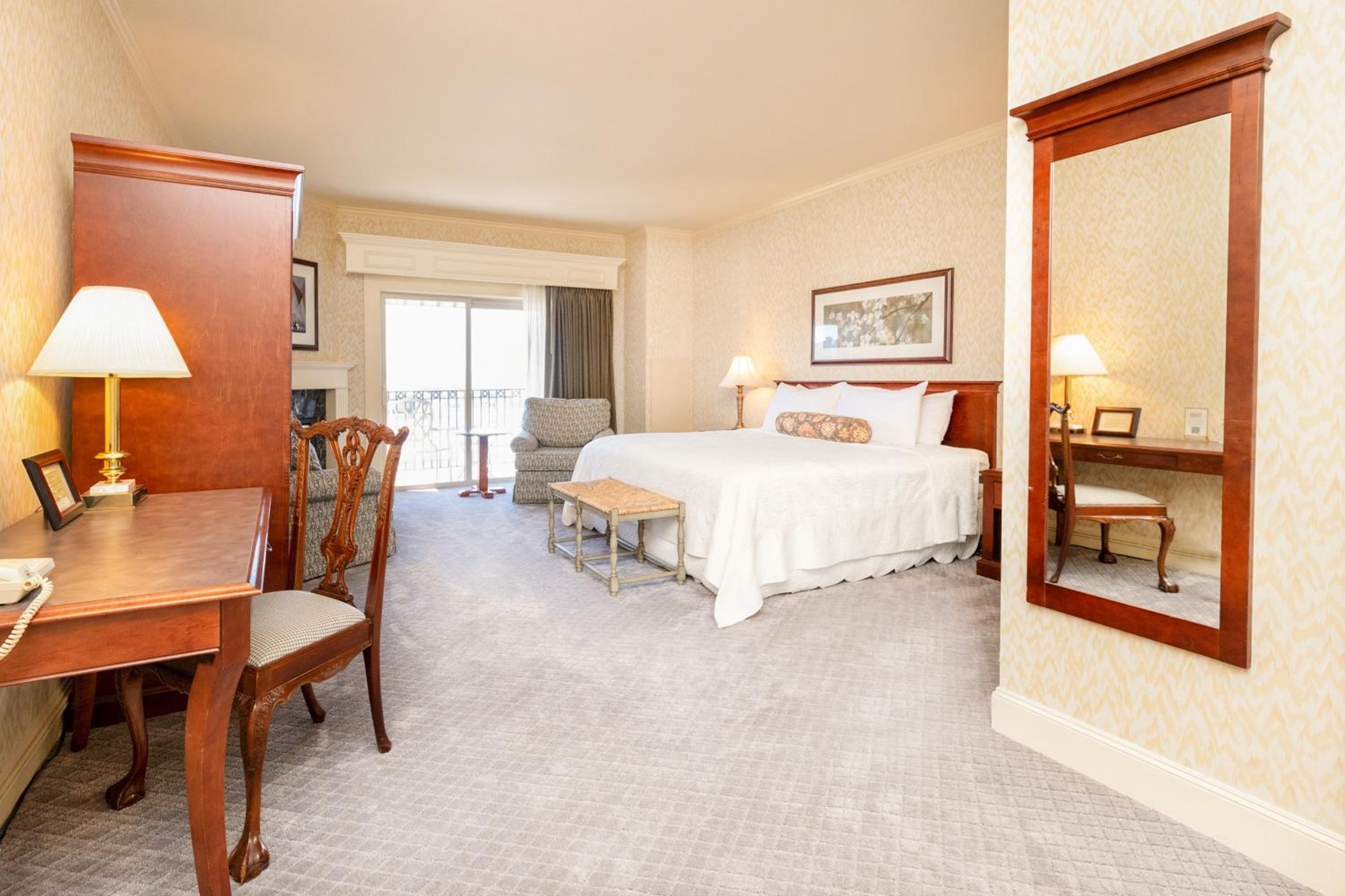 Deluxe King Room