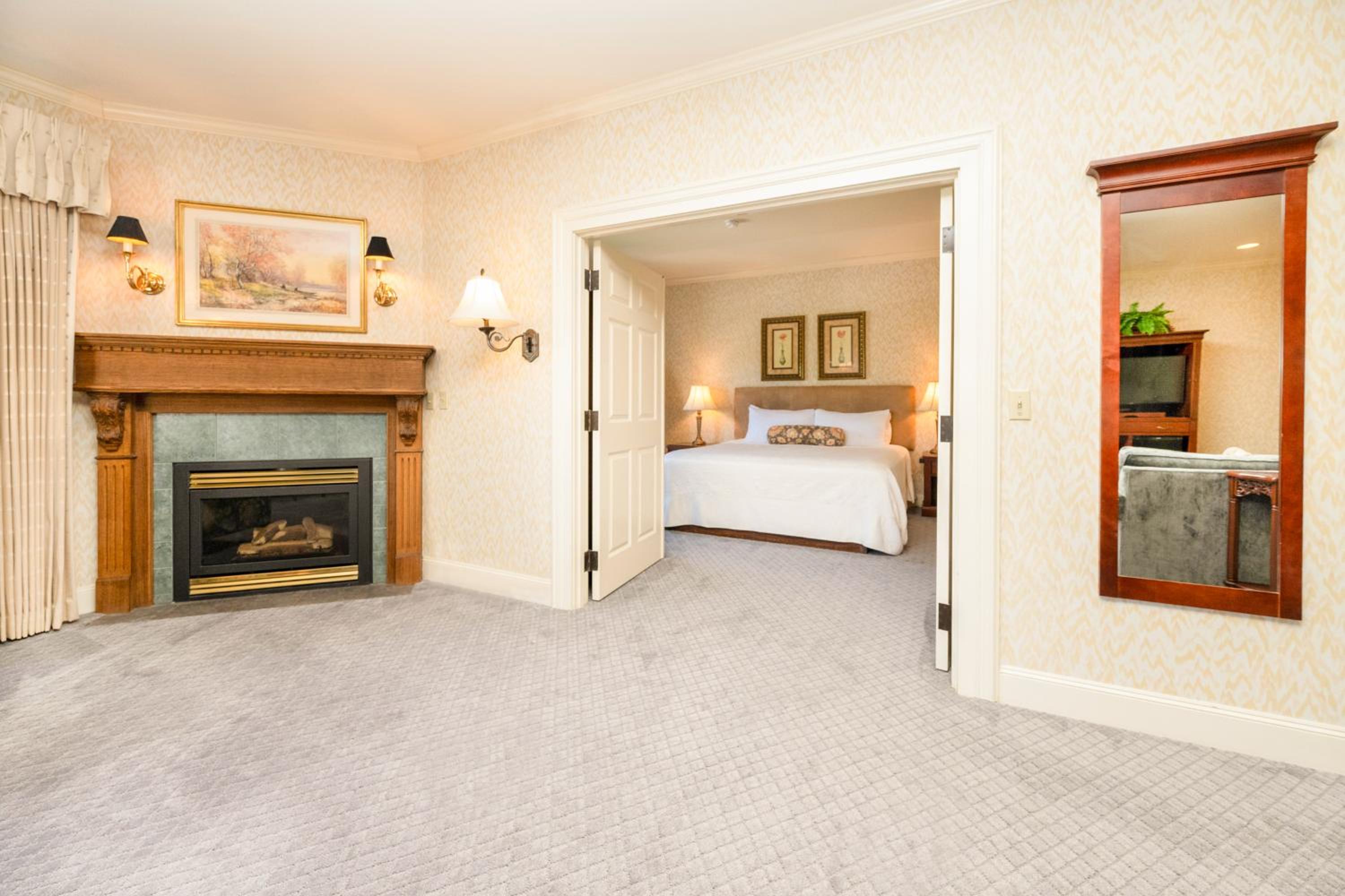 One-Bedroom King Suite