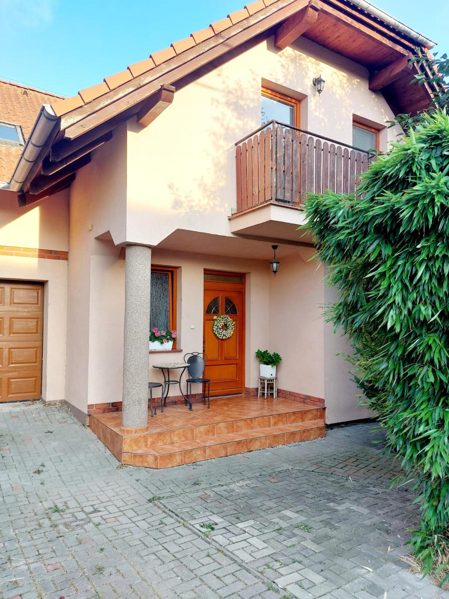 Three-Bedroom House photo 3