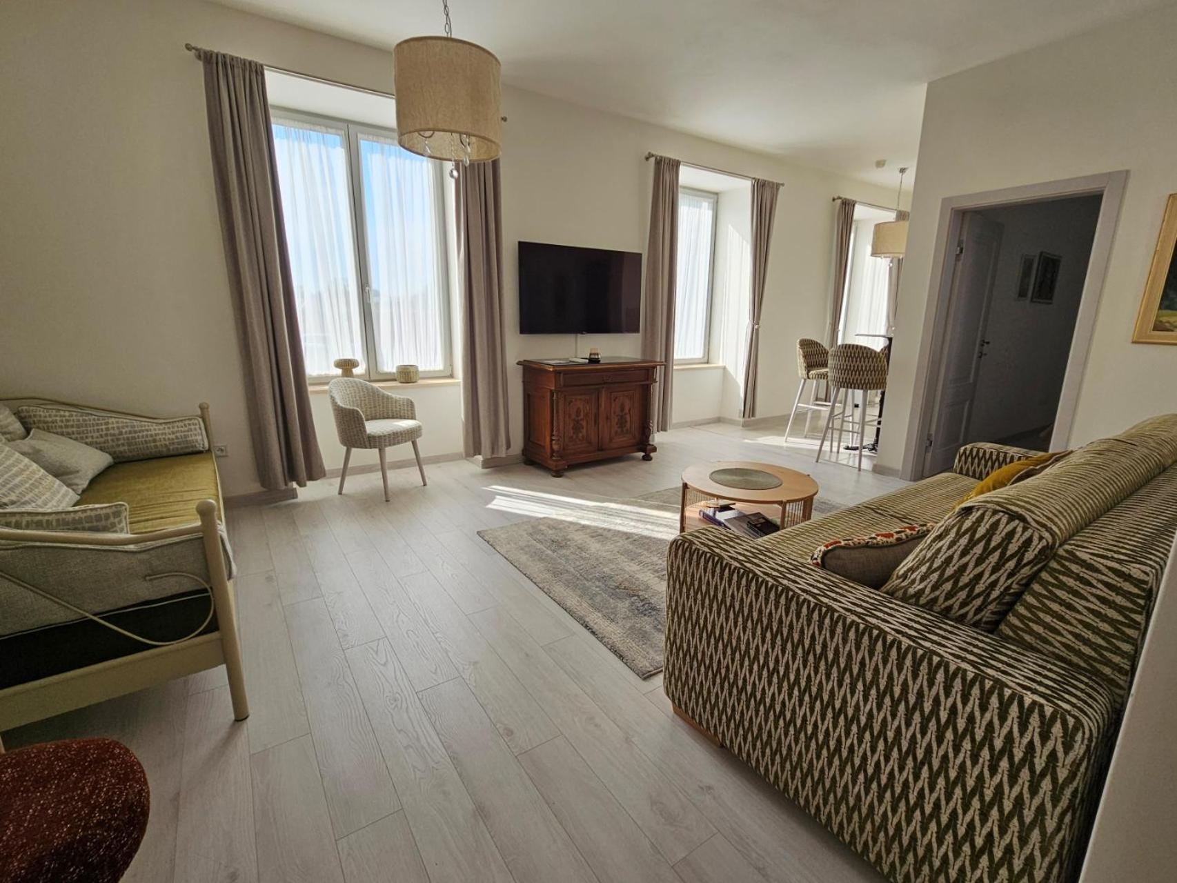 Apartment photo 2
