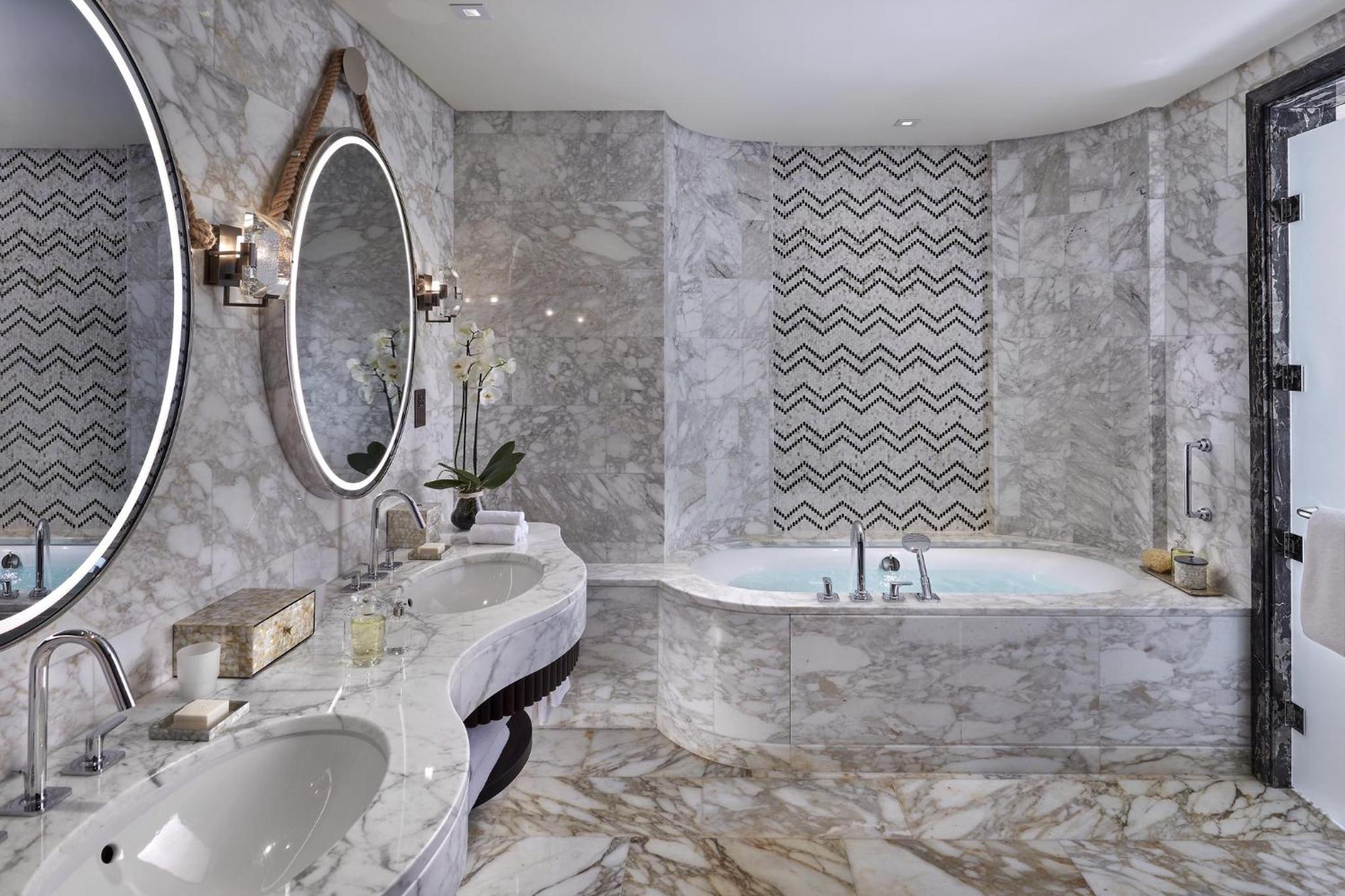 Deluxe Room King - Photo 4
