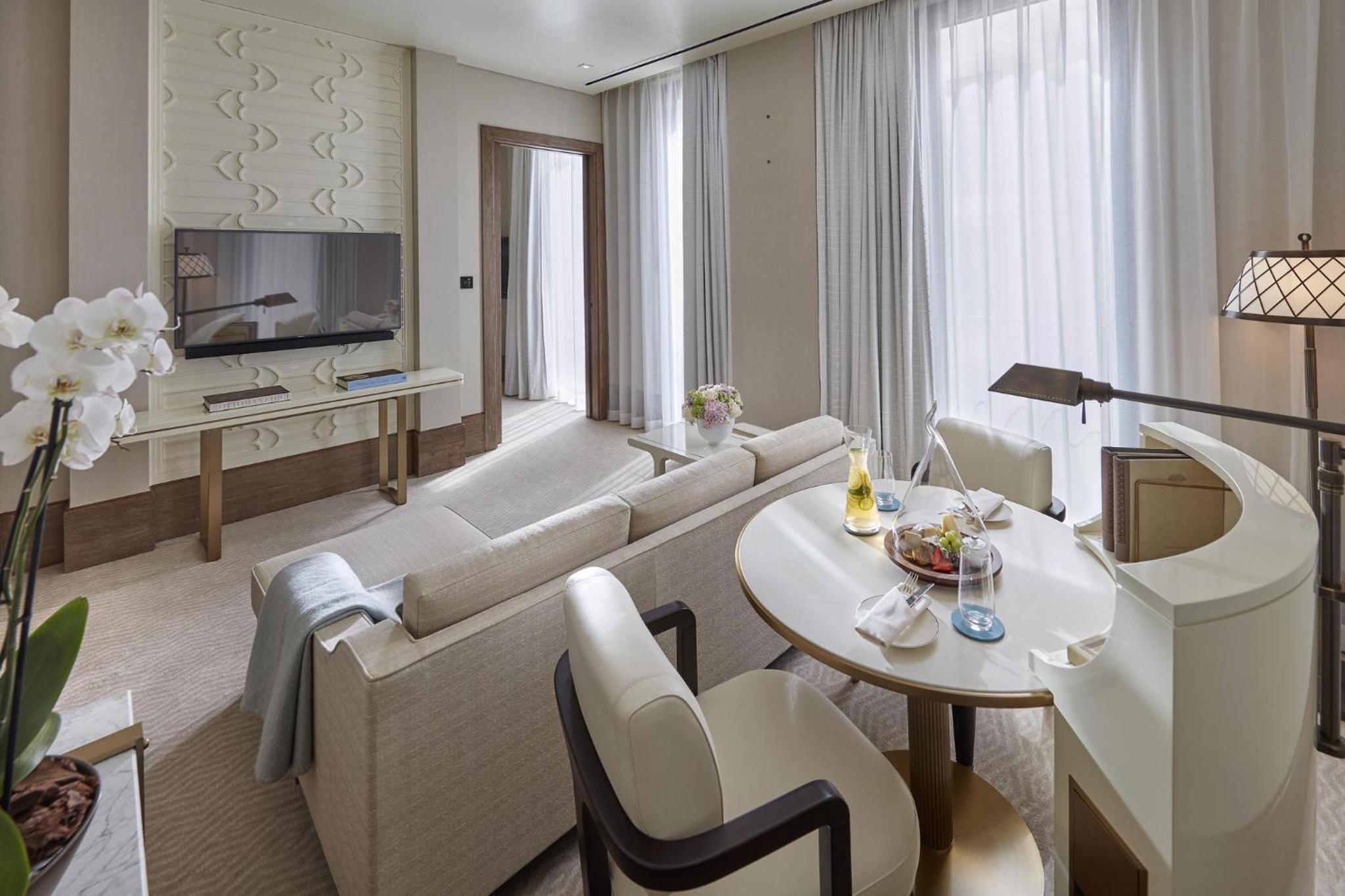 Deluxe Suite - Photo 3