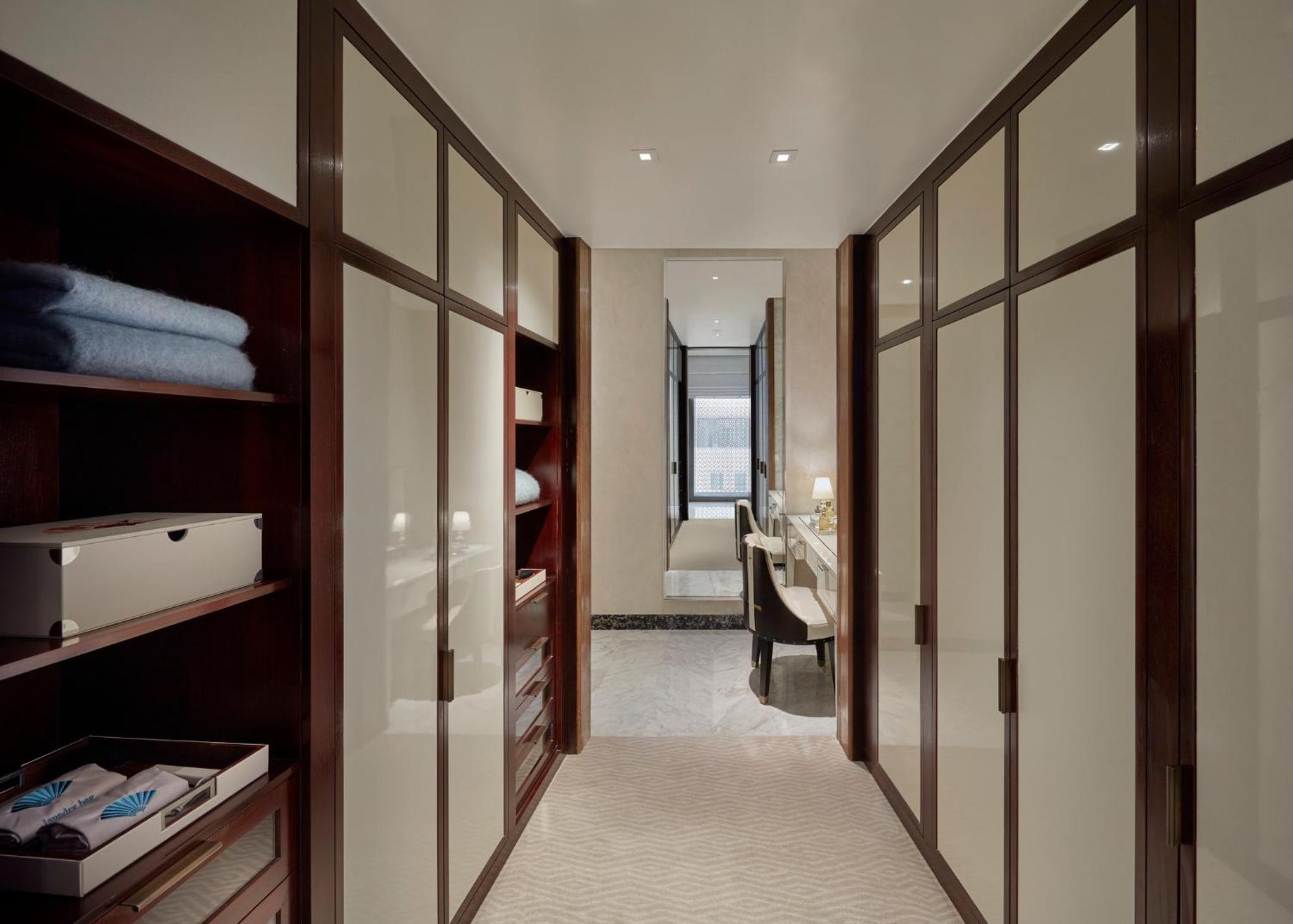 Two-bedroom Premier Suite photo 3