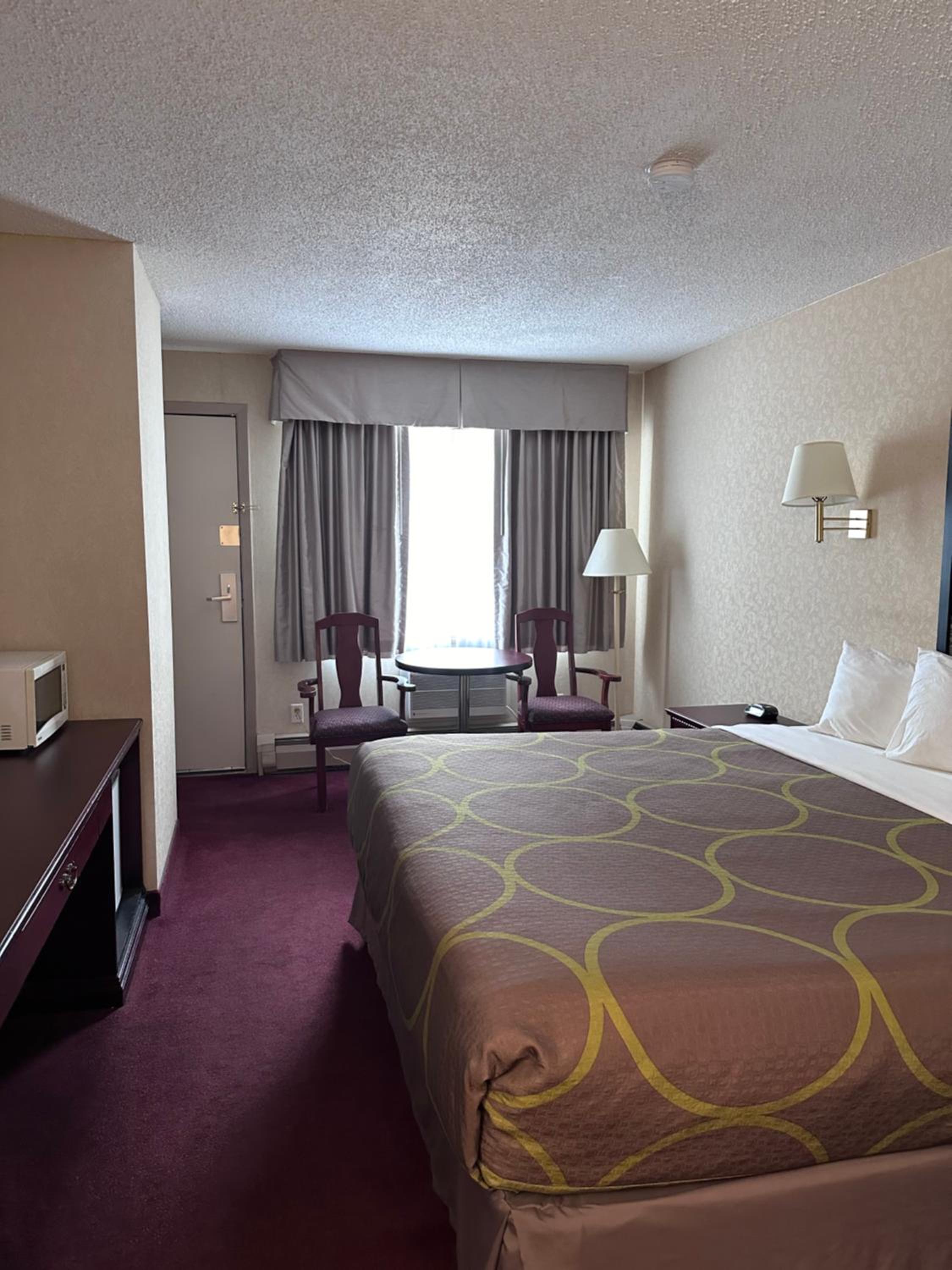 King Room - Non-Smoking - Photo 6