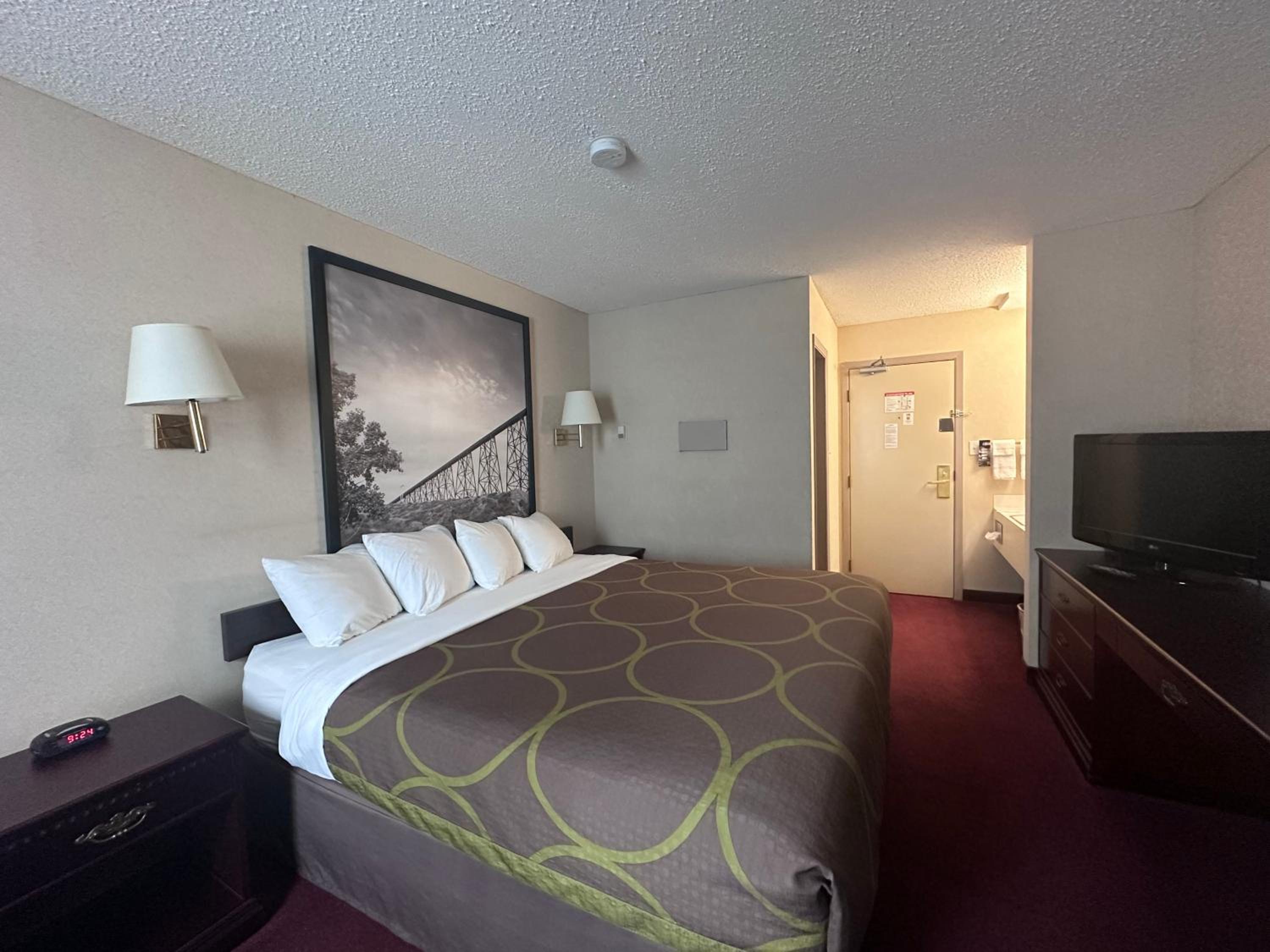King Room - Non-Smoking - Photo 2