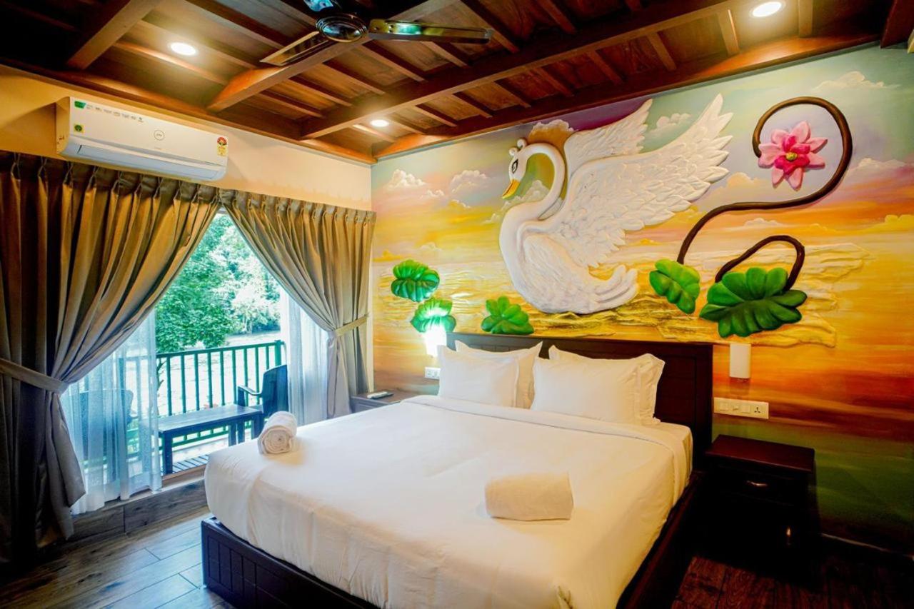 Suite with River View - Photo 14