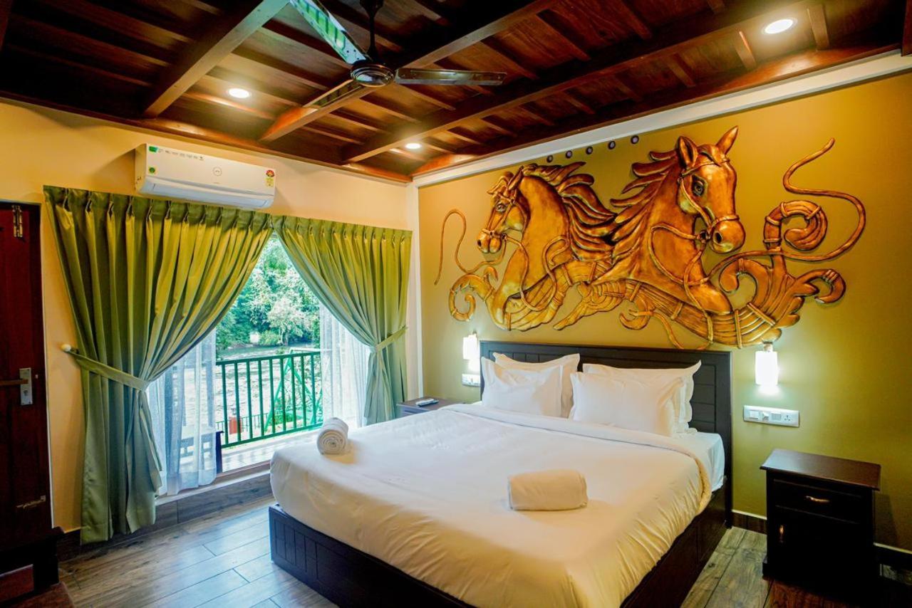 Suite with River View - Photo 11
