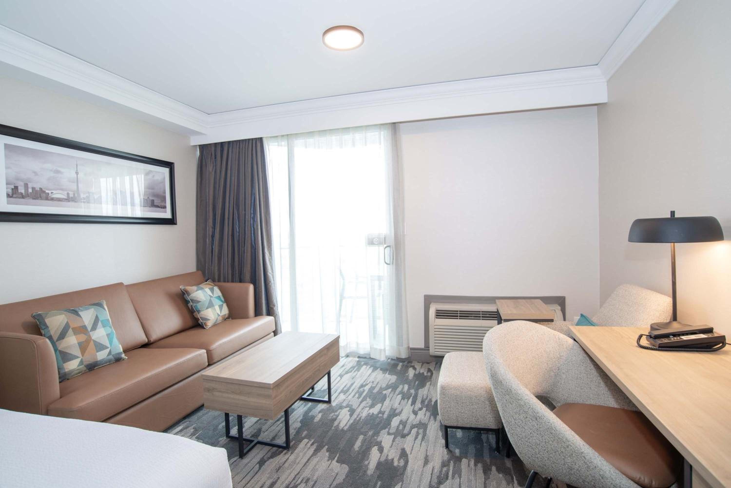 Grand Room, 2 Queen Beds, Balcony - Photo 4