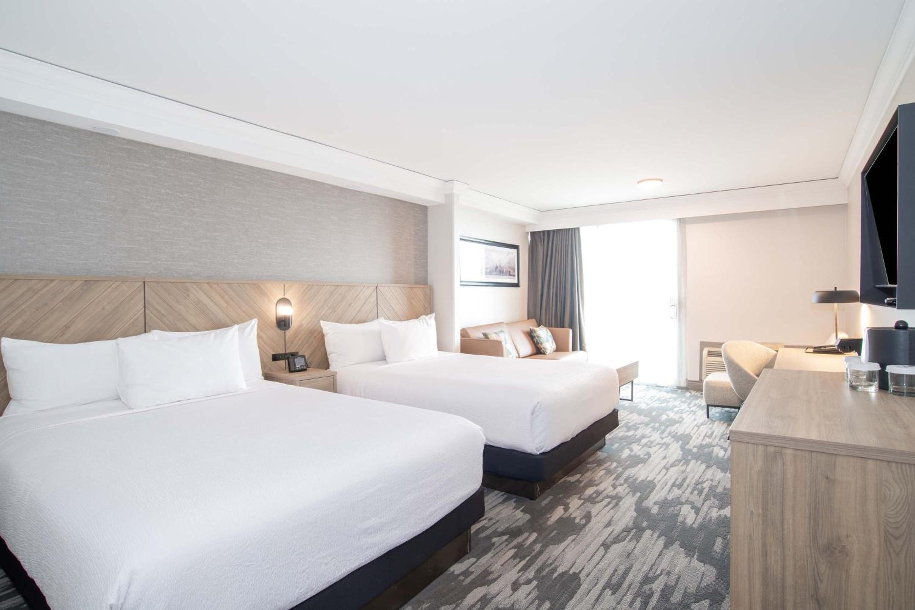 Grand Room, 2 Queen Beds, Balcony - Photo 1