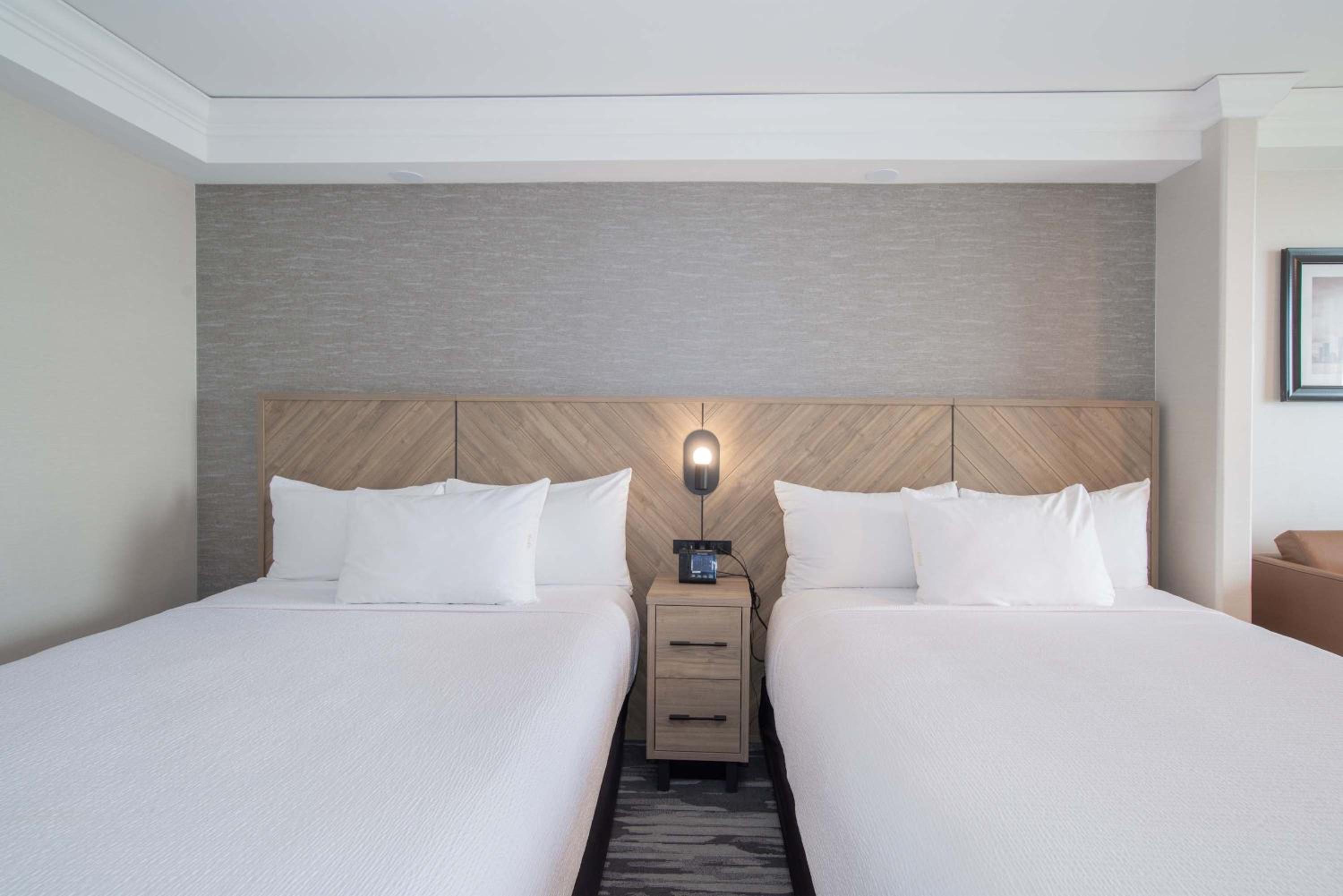 Grand Room, 2 Queen Beds, Balcony - Photo 3