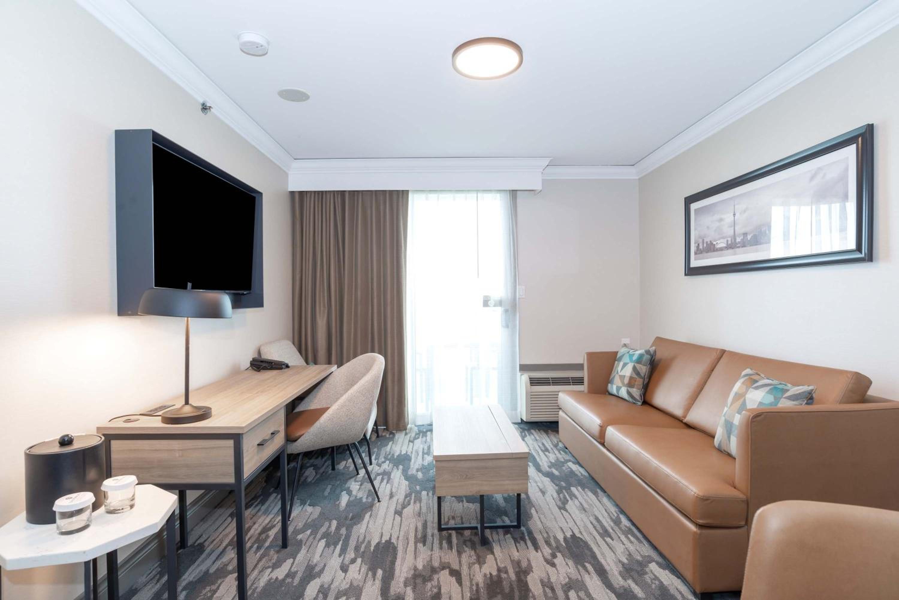 Grand Suite, 1 King Bed, Kitchen, Washer Dryer, Balcony - Photo 4