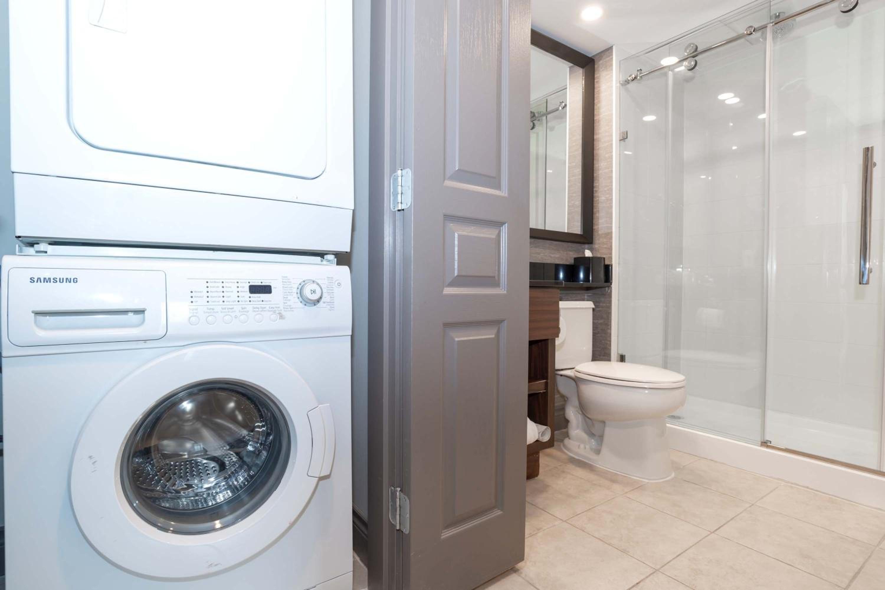 Grand Suite, 1 King Bed, Kitchen, Washer Dryer, Balcony - Photo 6