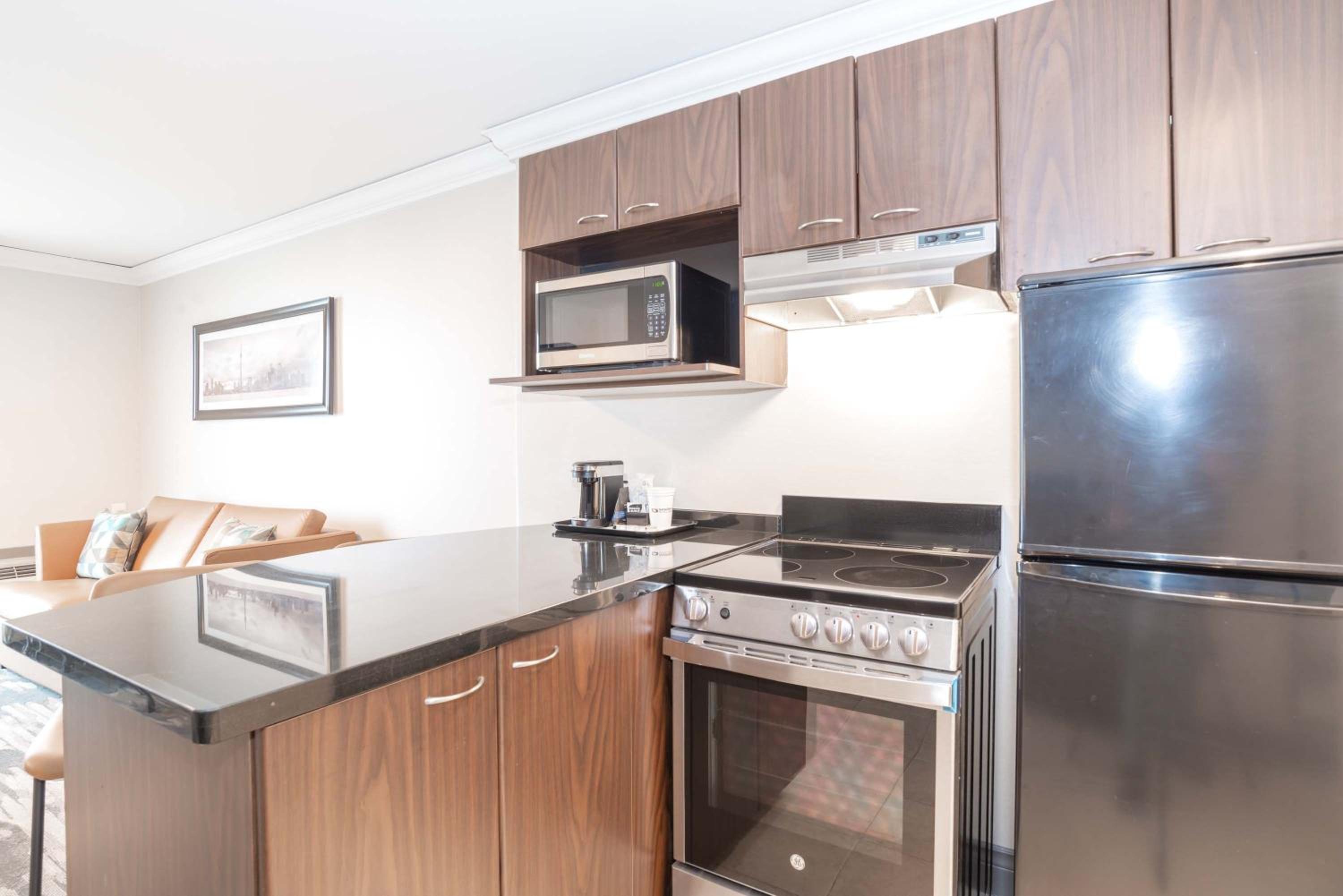 Grand Suite, 1 King Bed, Kitchen, Washer Dryer, Balcony - Photo 3