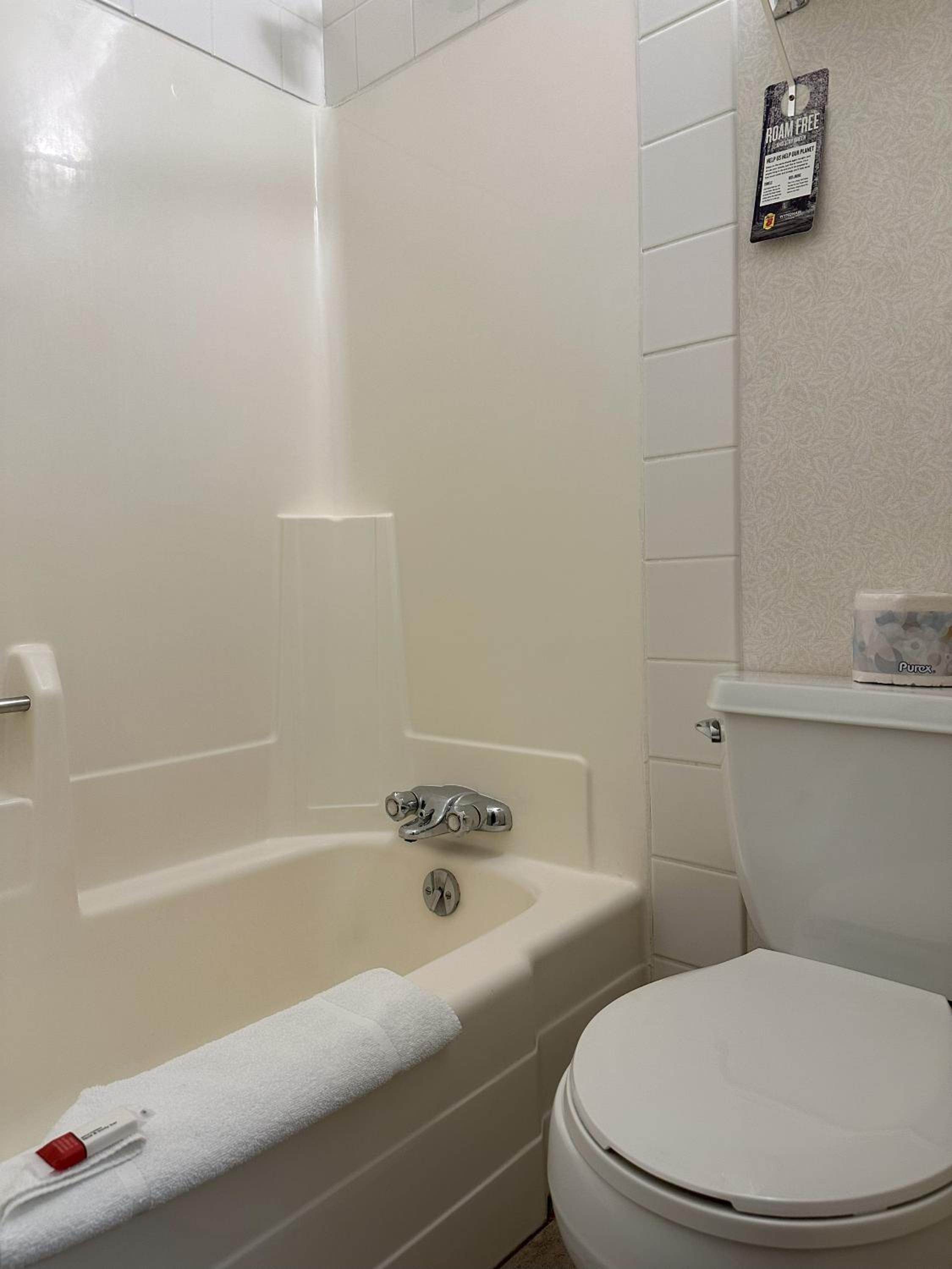 Double Room with Two Double Beds - Non-Smoking - Photo 6
