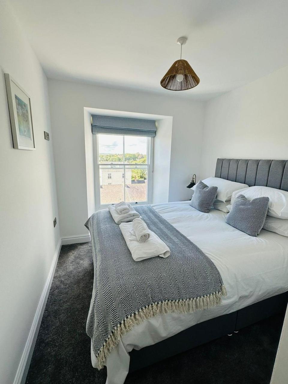Three-Bedroom Apartment photo 1