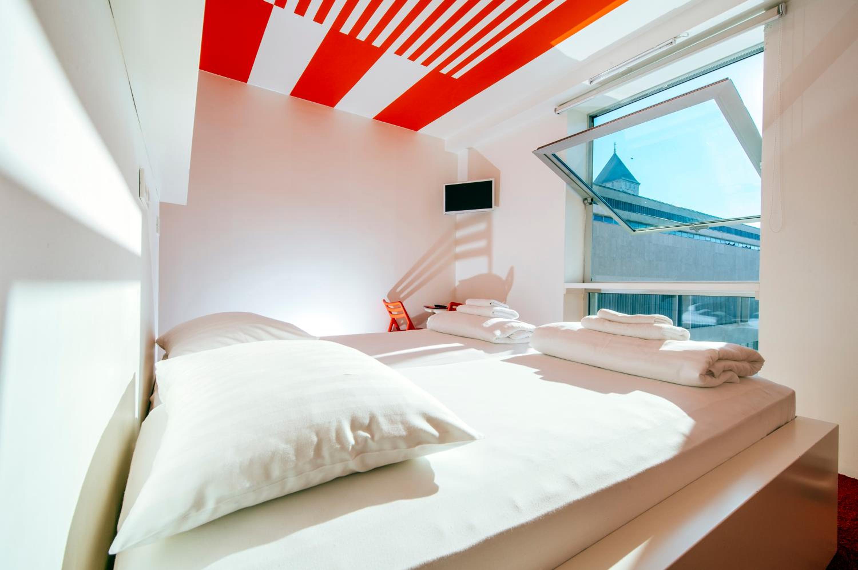 Standard Twin Room - Photo 1