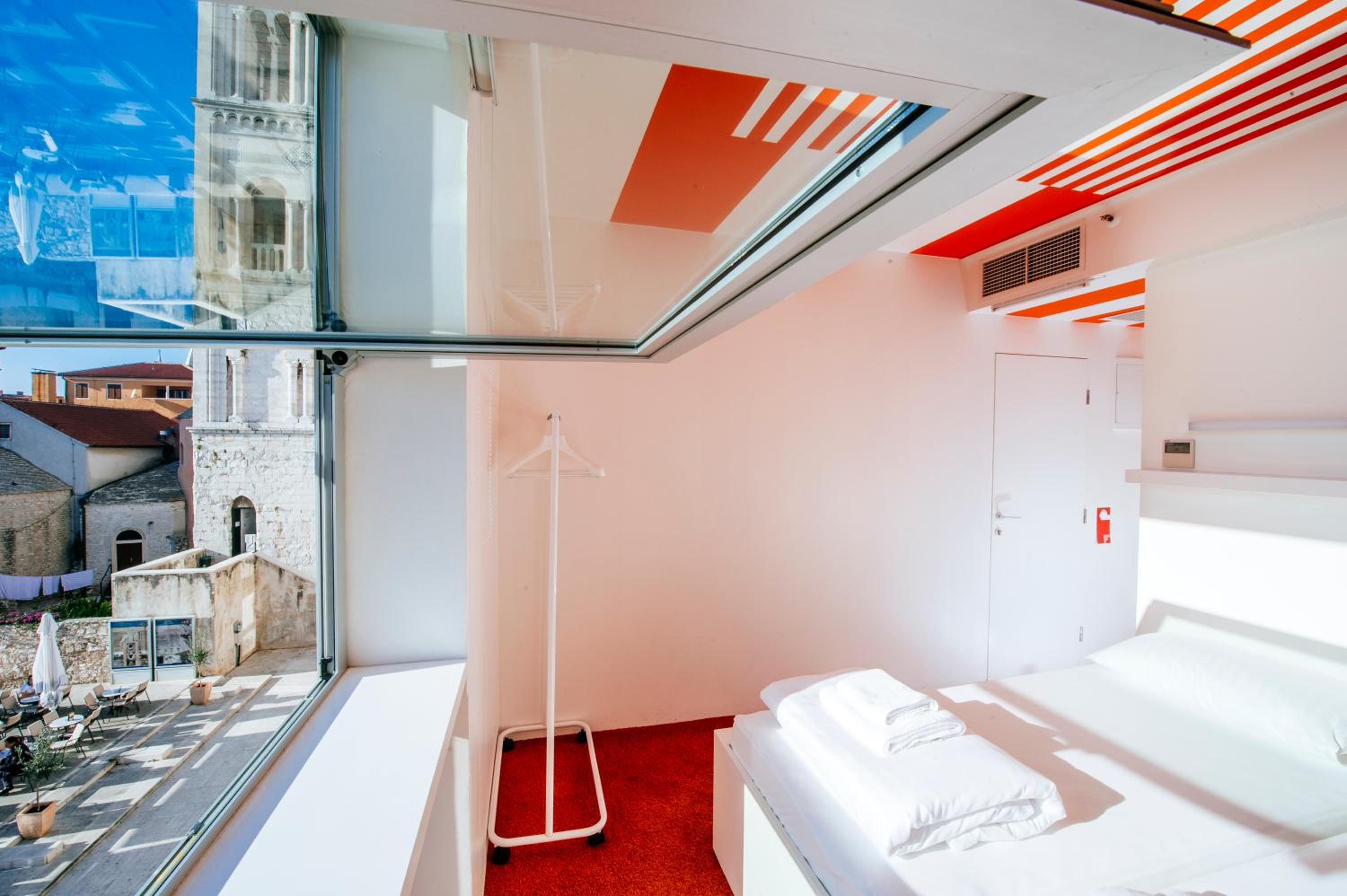 Standard Twin Room - Photo 4