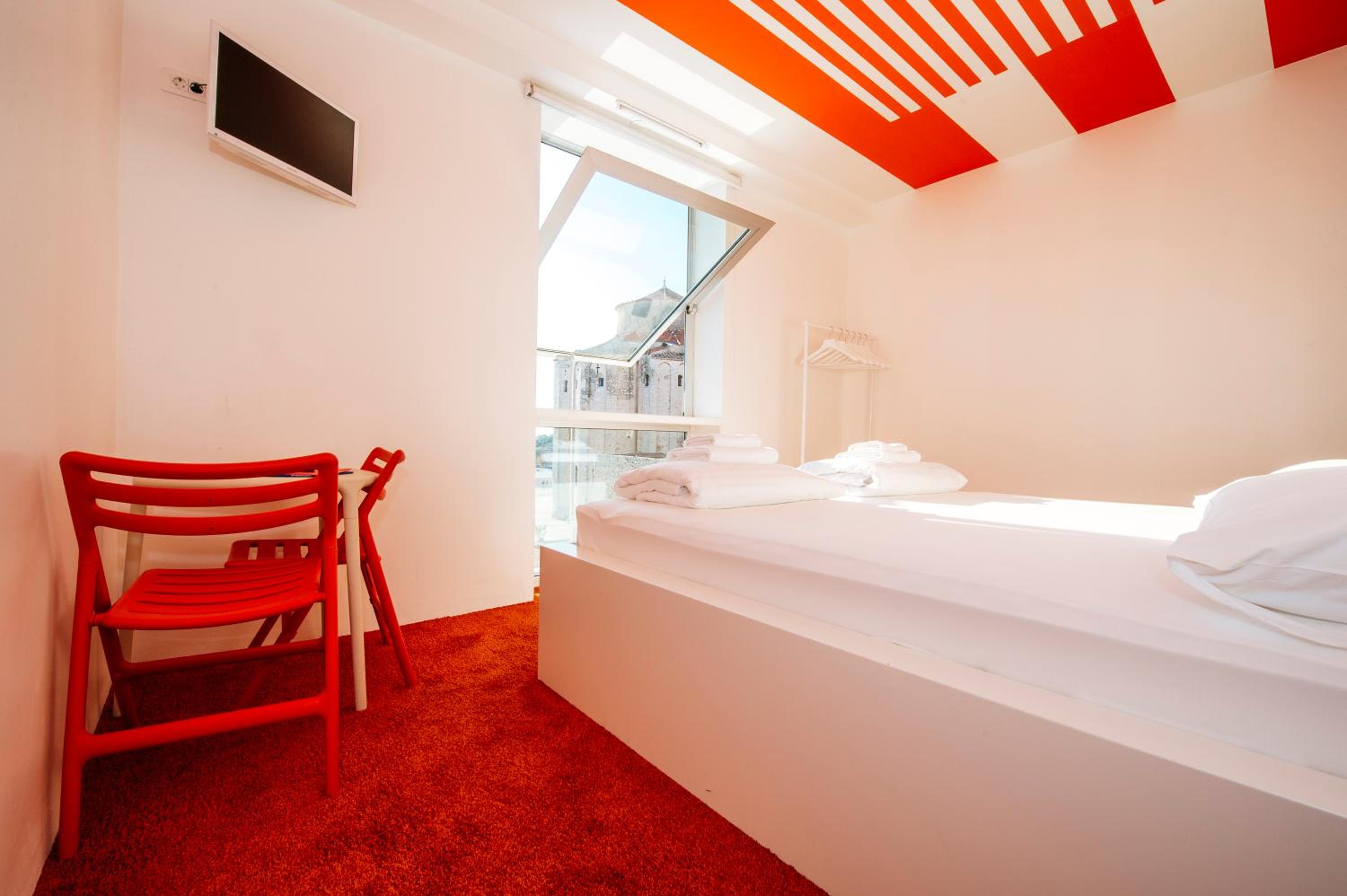 Standard Twin Room - Photo 2