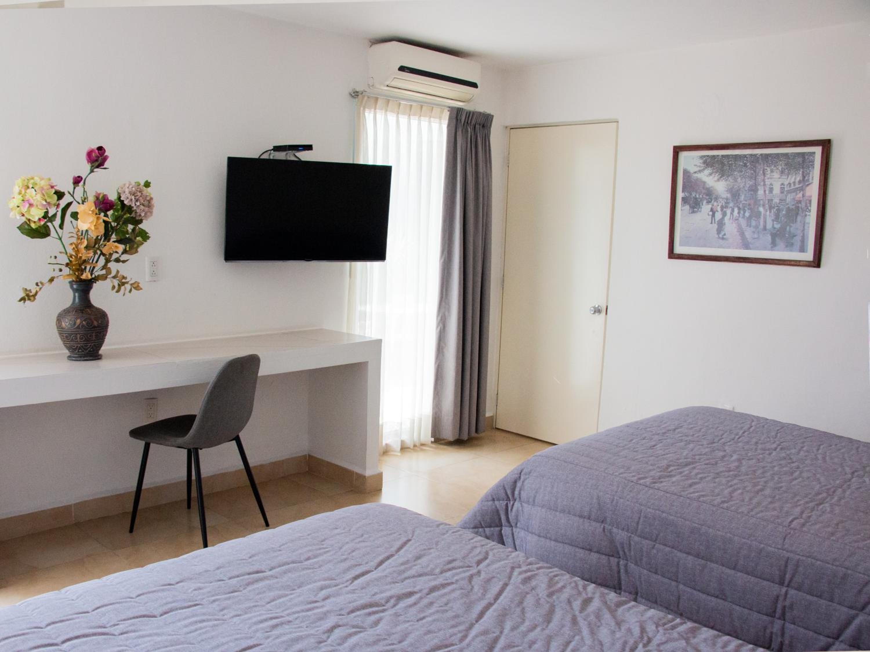 Double Room with Two Double Beds - Photo 18