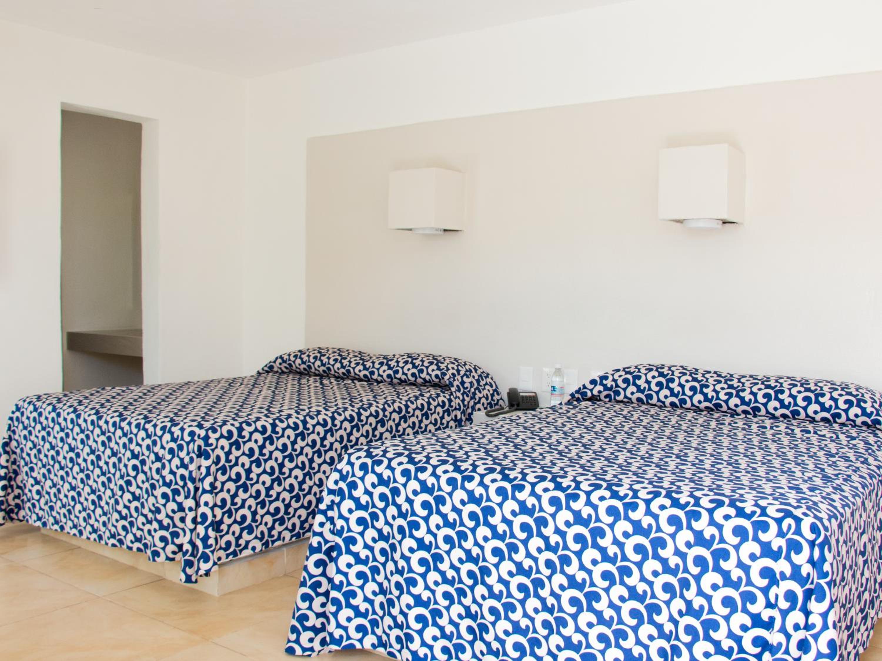 Double Room with Two Double Beds - Photo 15