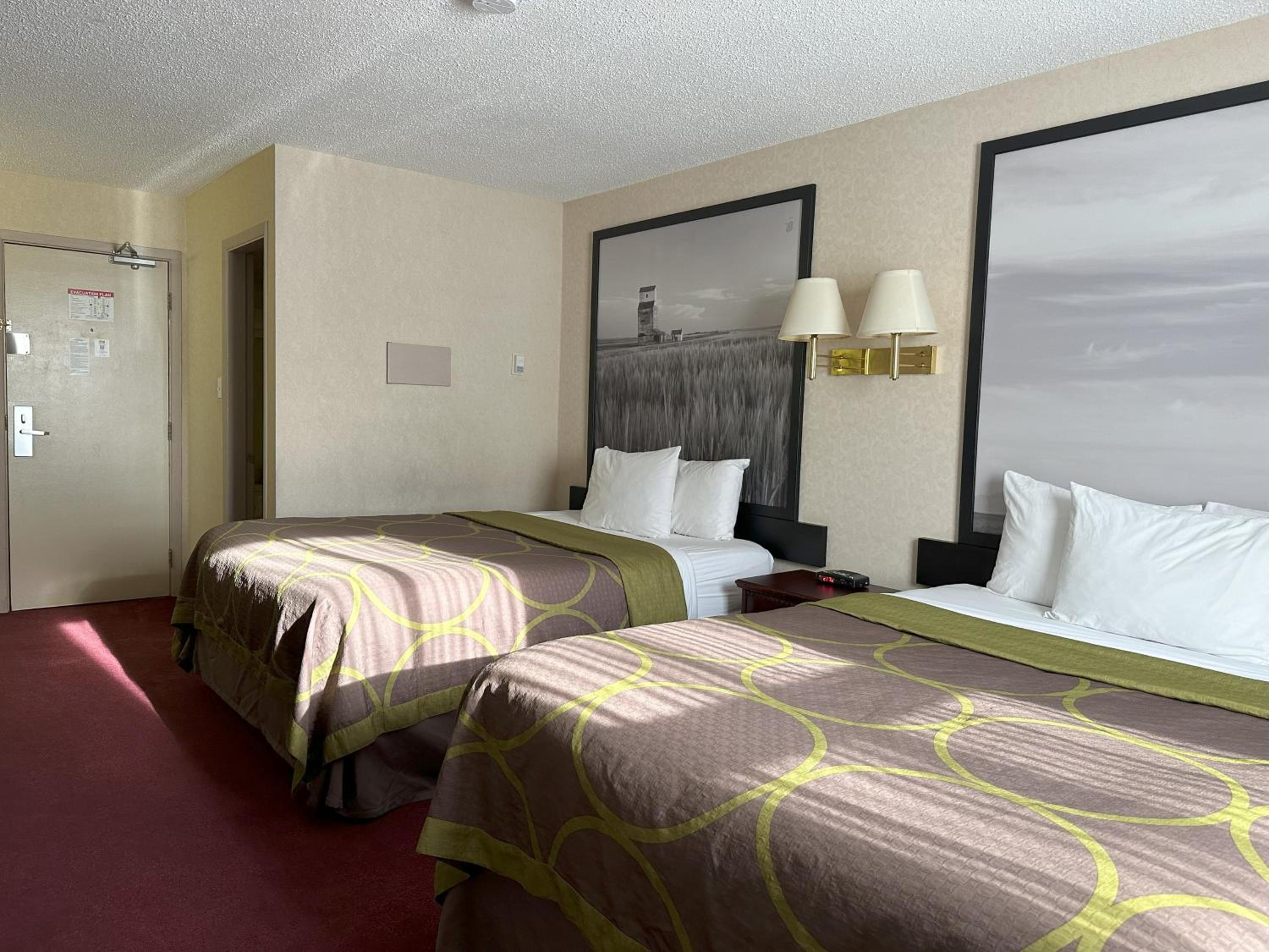 Queen Room with Two Queen Beds - Non-Smoking - Photo 1