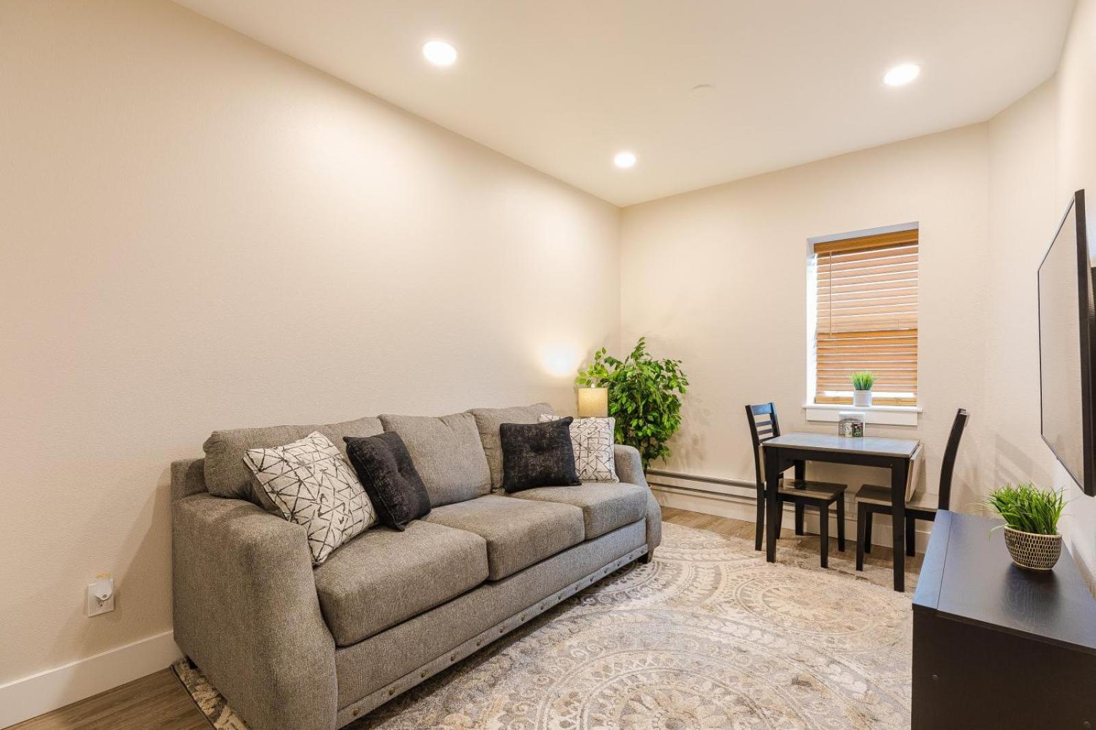 Apartment photo 2