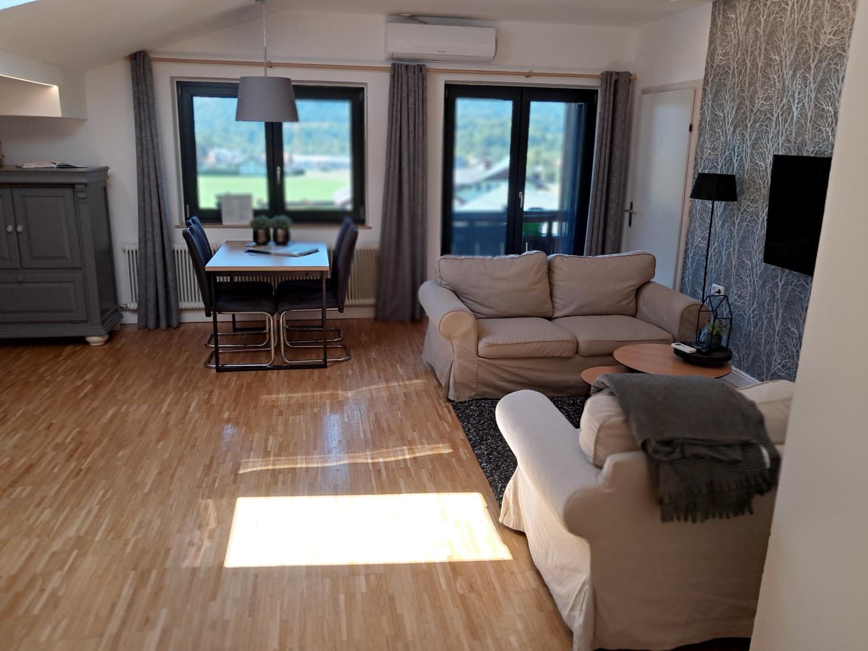 Apartment with Mountain View